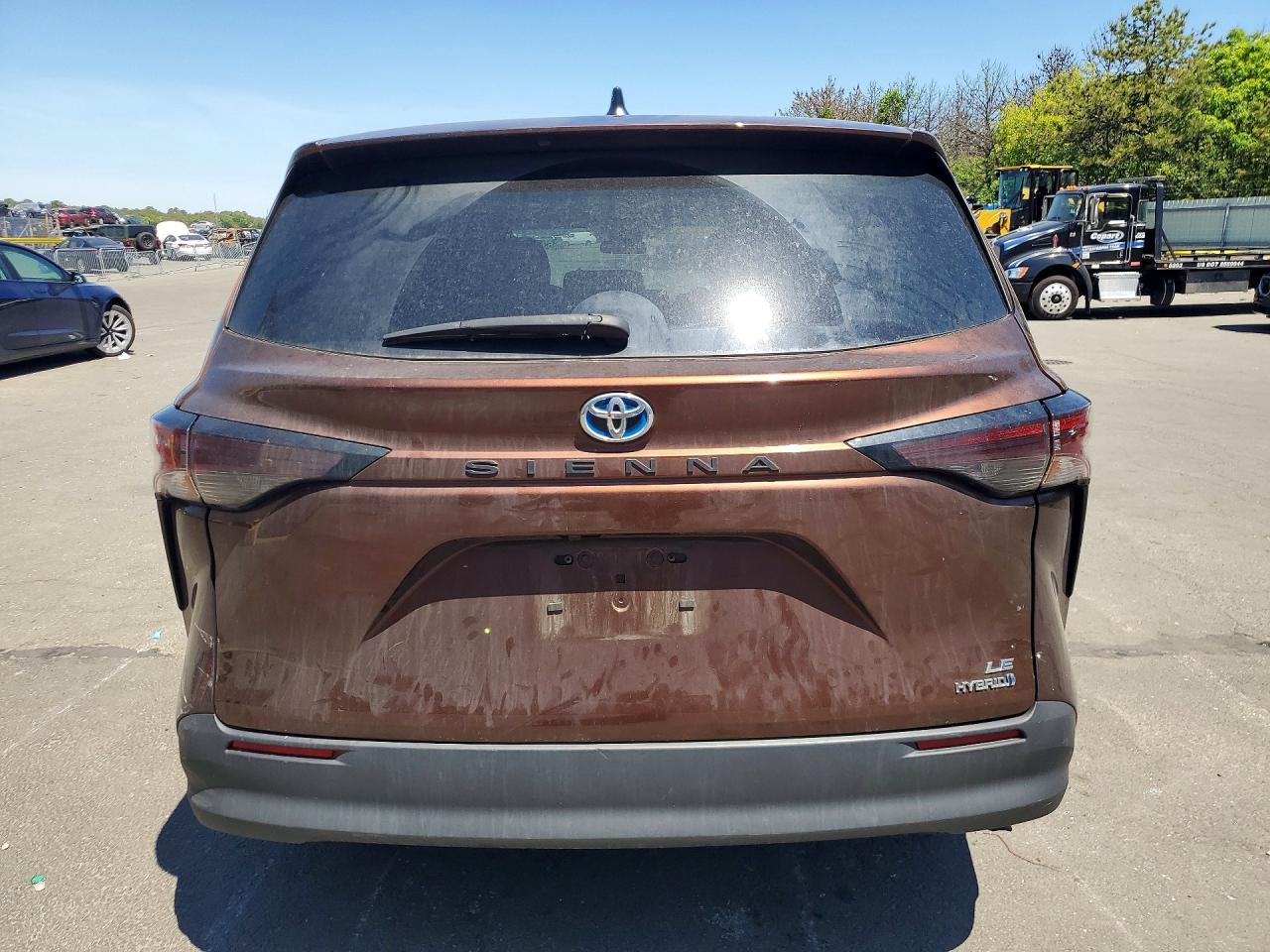 2023 Toyota Sienna Le Коричневый vin: 5TDKRKEC2PS145836