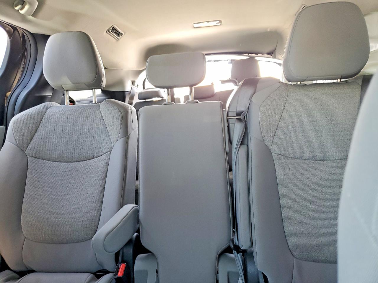 2025 Toyota Sienna Le Черный vin: 5TDKRKEC2SS240227