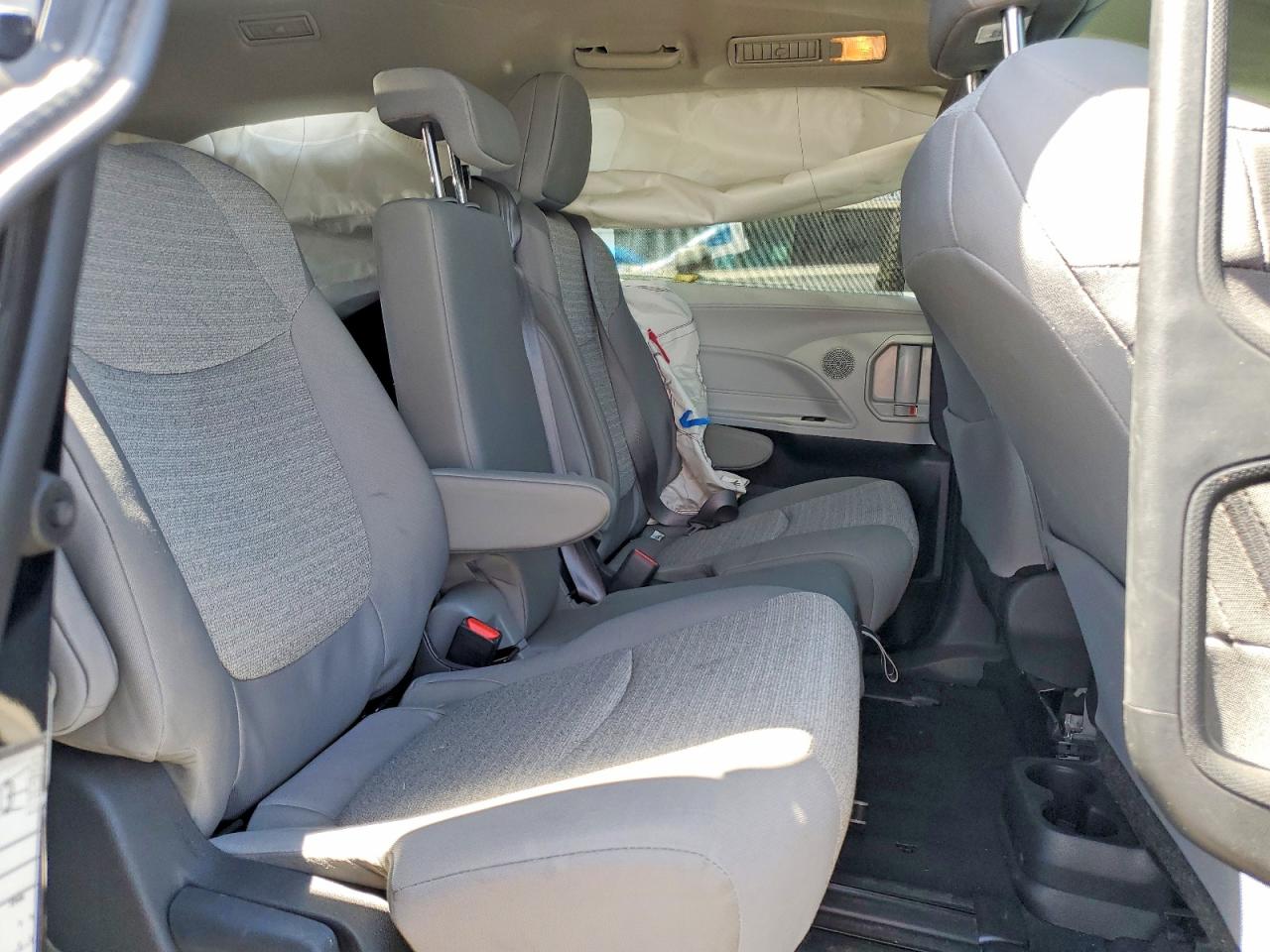 2025 Toyota Sienna Le Черный vin: 5TDKRKEC2SS240227