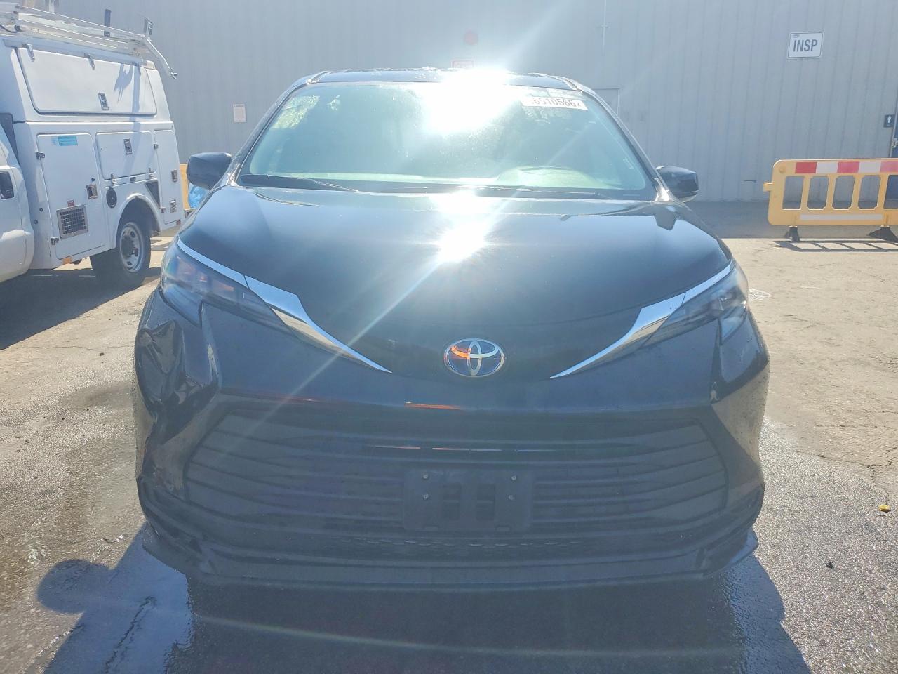 2025 Toyota Sienna Le Черный vin: 5TDKRKEC2SS240227