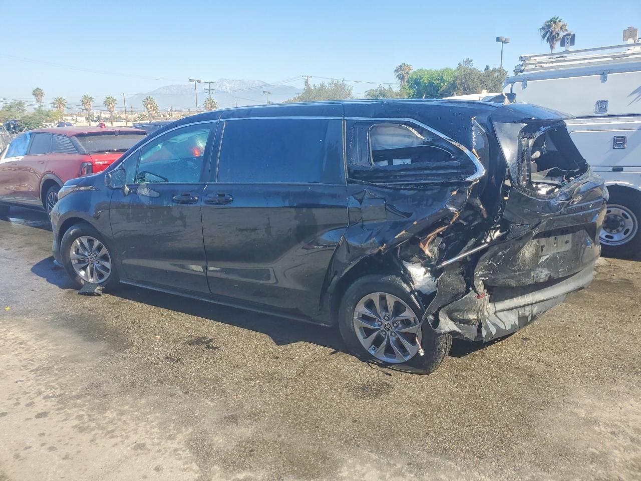 2025 Toyota Sienna Le Черный vin: 5TDKRKEC2SS240227