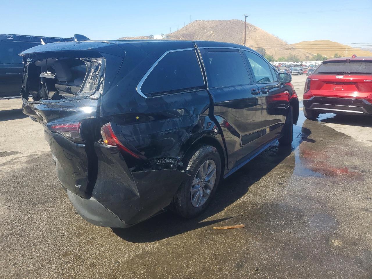 2025 Toyota Sienna Le Черный vin: 5TDKRKEC2SS240227