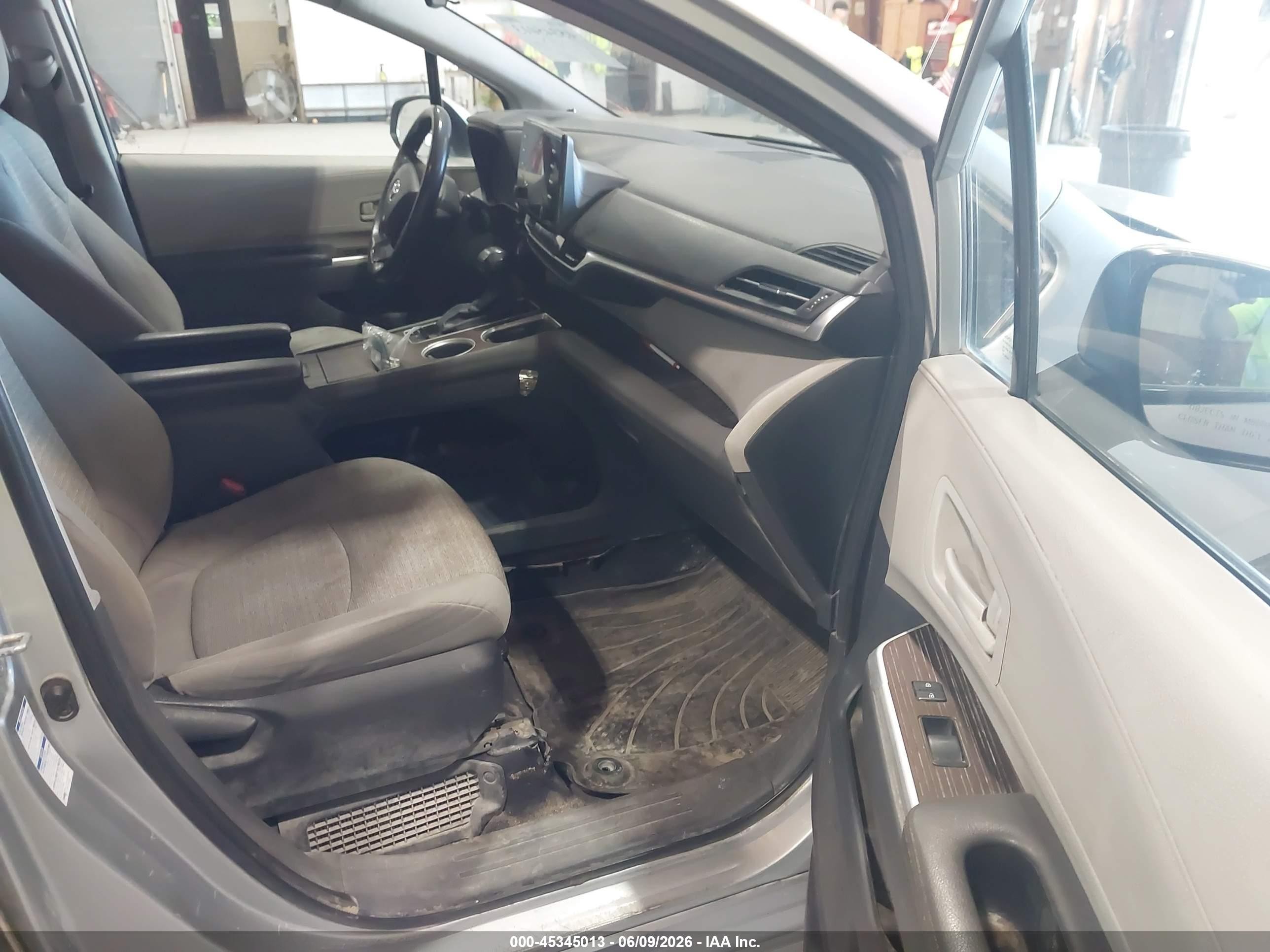 2022 Toyota Sienna Le Серый vin: 5TDKSKFC1NS066044