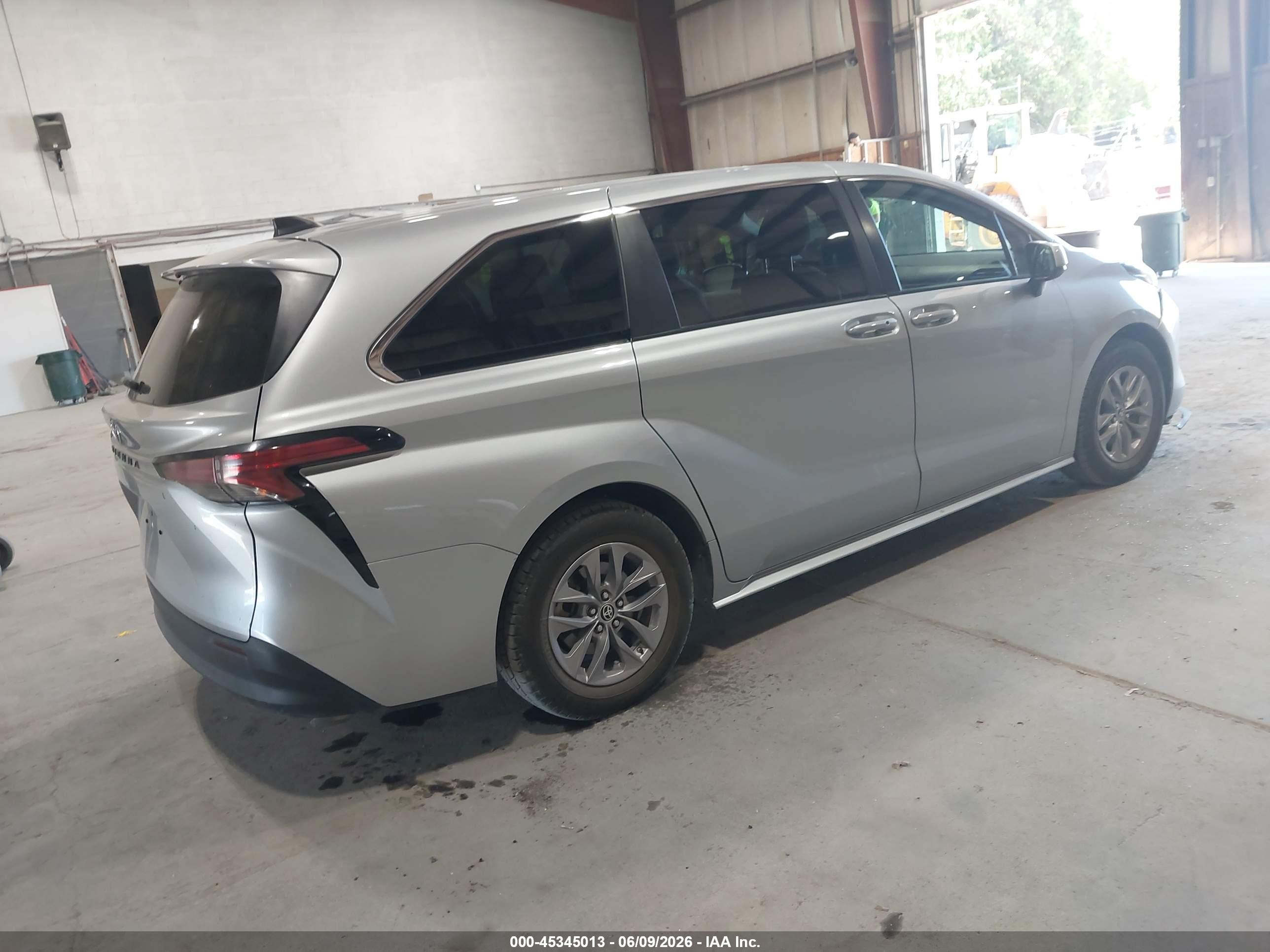 2022 Toyota Sienna Le Серый vin: 5TDKSKFC1NS066044