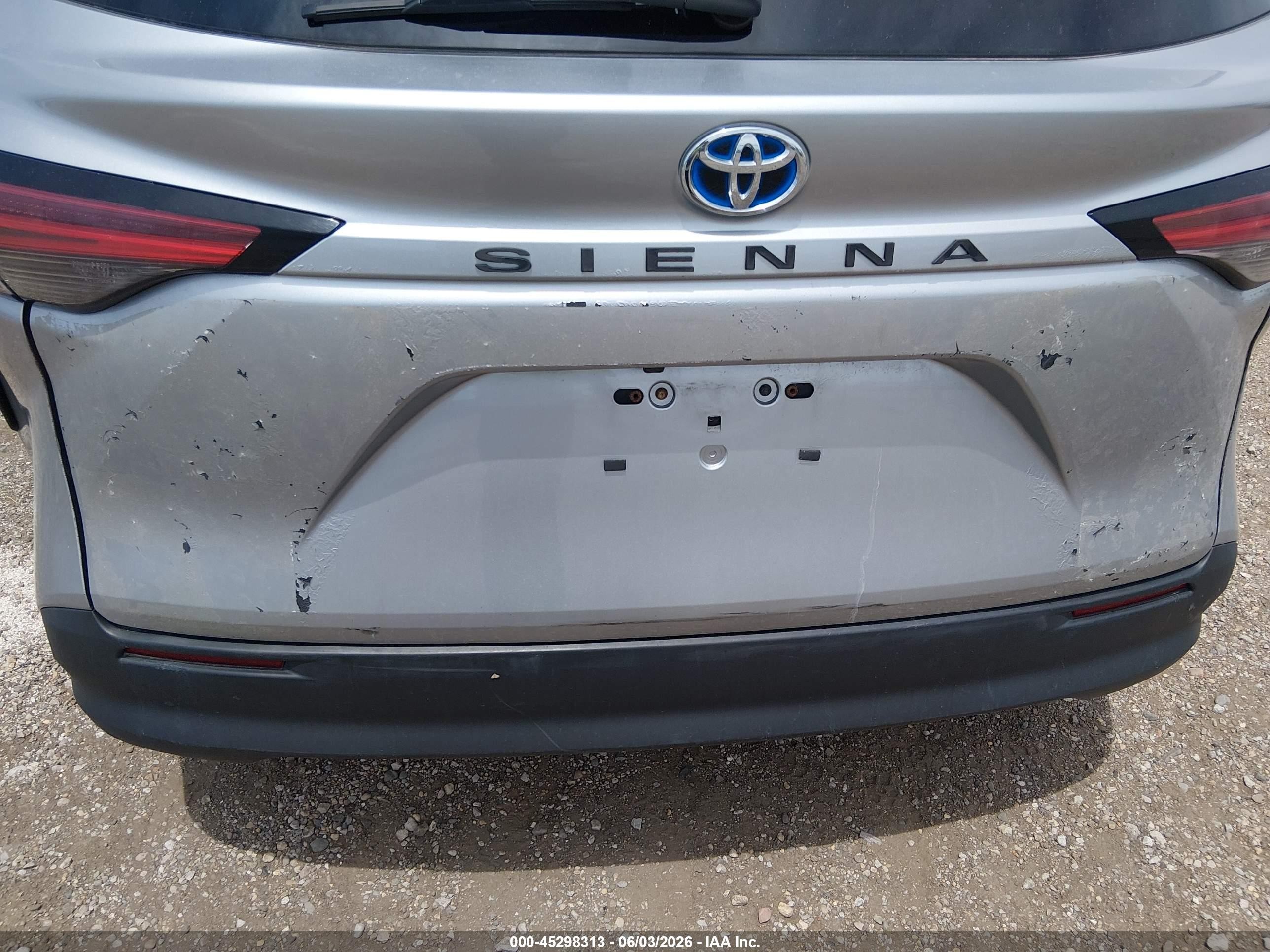 2022 Toyota Sienna Le Серебряный vin: 5TDKSKFC9NS062789