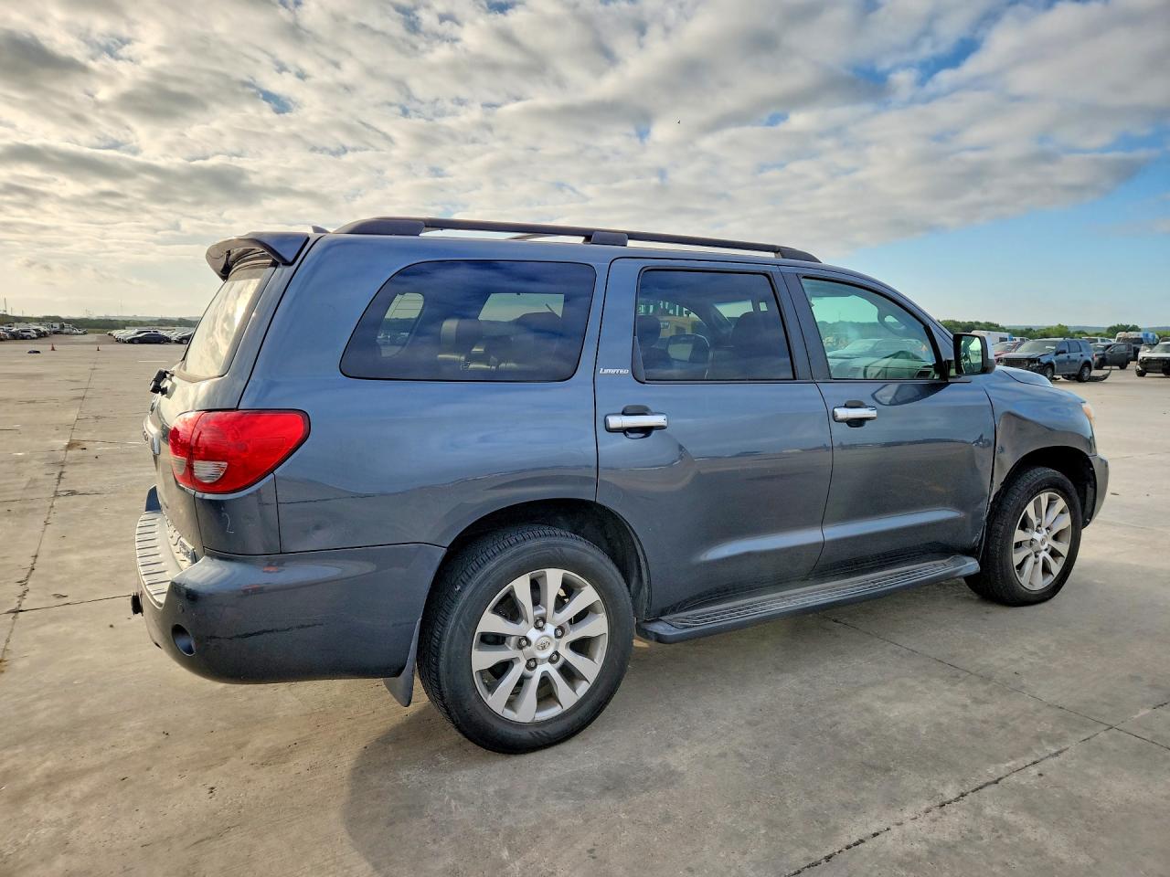 2010 Toyota Sequoia Limited Blue vin: 5TDKY5G11AS024058