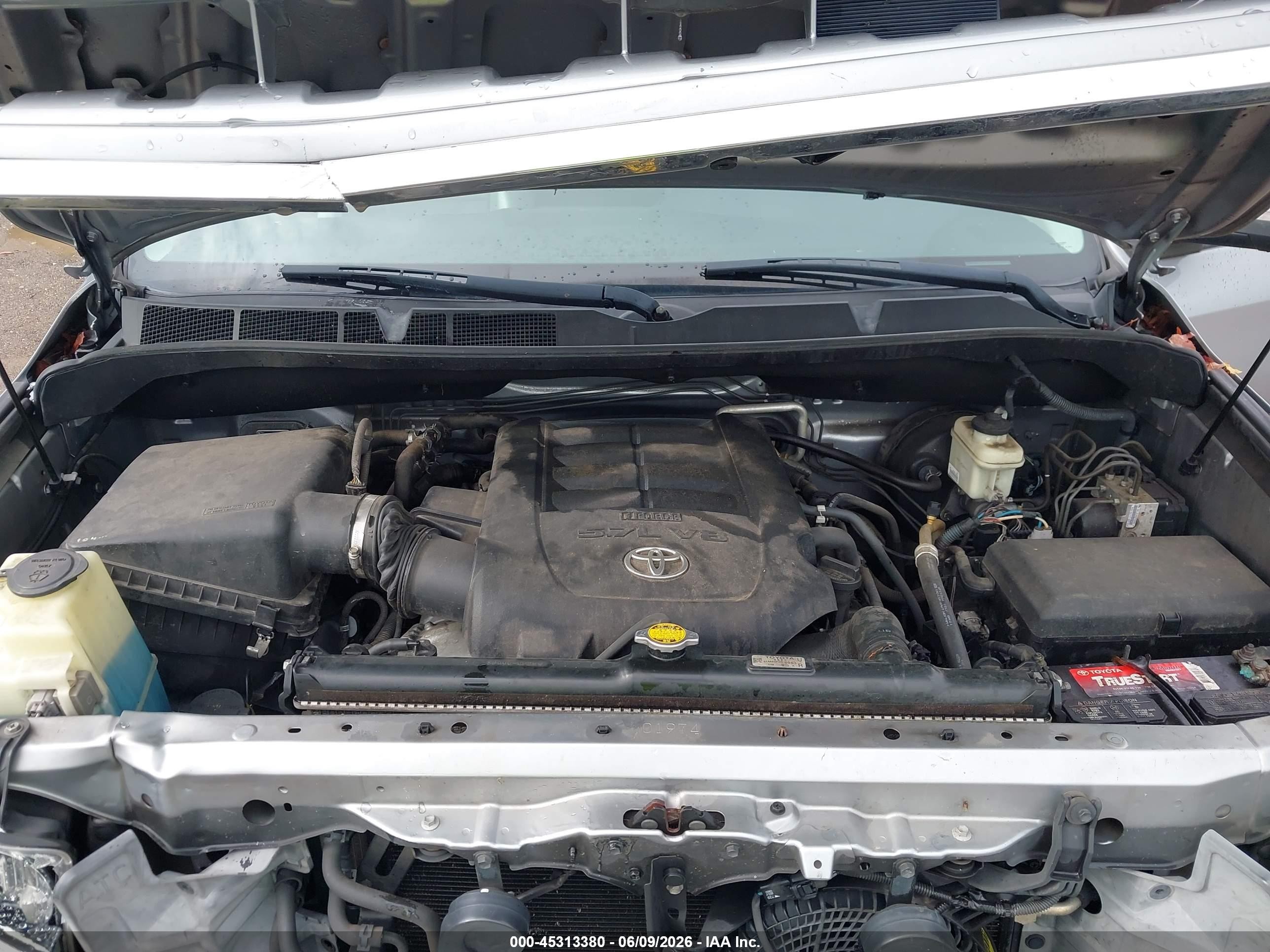 2011 Toyota Sequoia Limited 5.7l V8 Silver vin: 5TDKY5G12BS032459