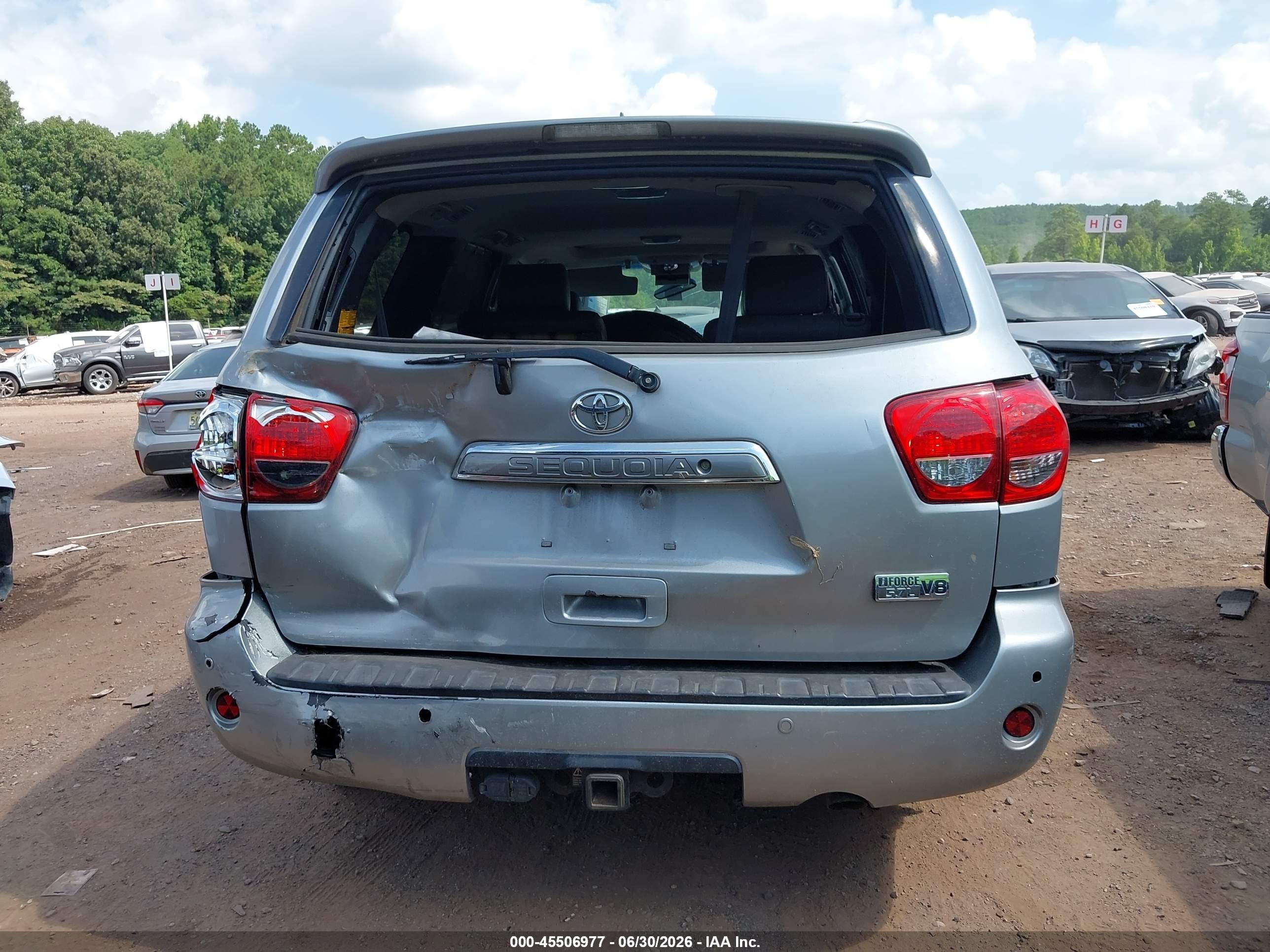 2014 Toyota Sequoia Limited/limited 5.7l V8 Серебряный vin: 5TDKY5G12ES050805
