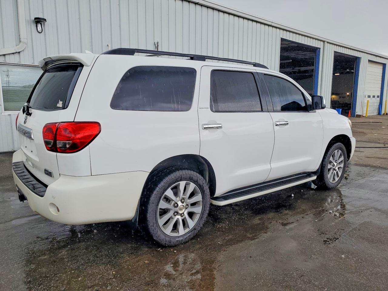 2014 Toyota Sequoia Limited White vin: 5TDKY5G12ES055373