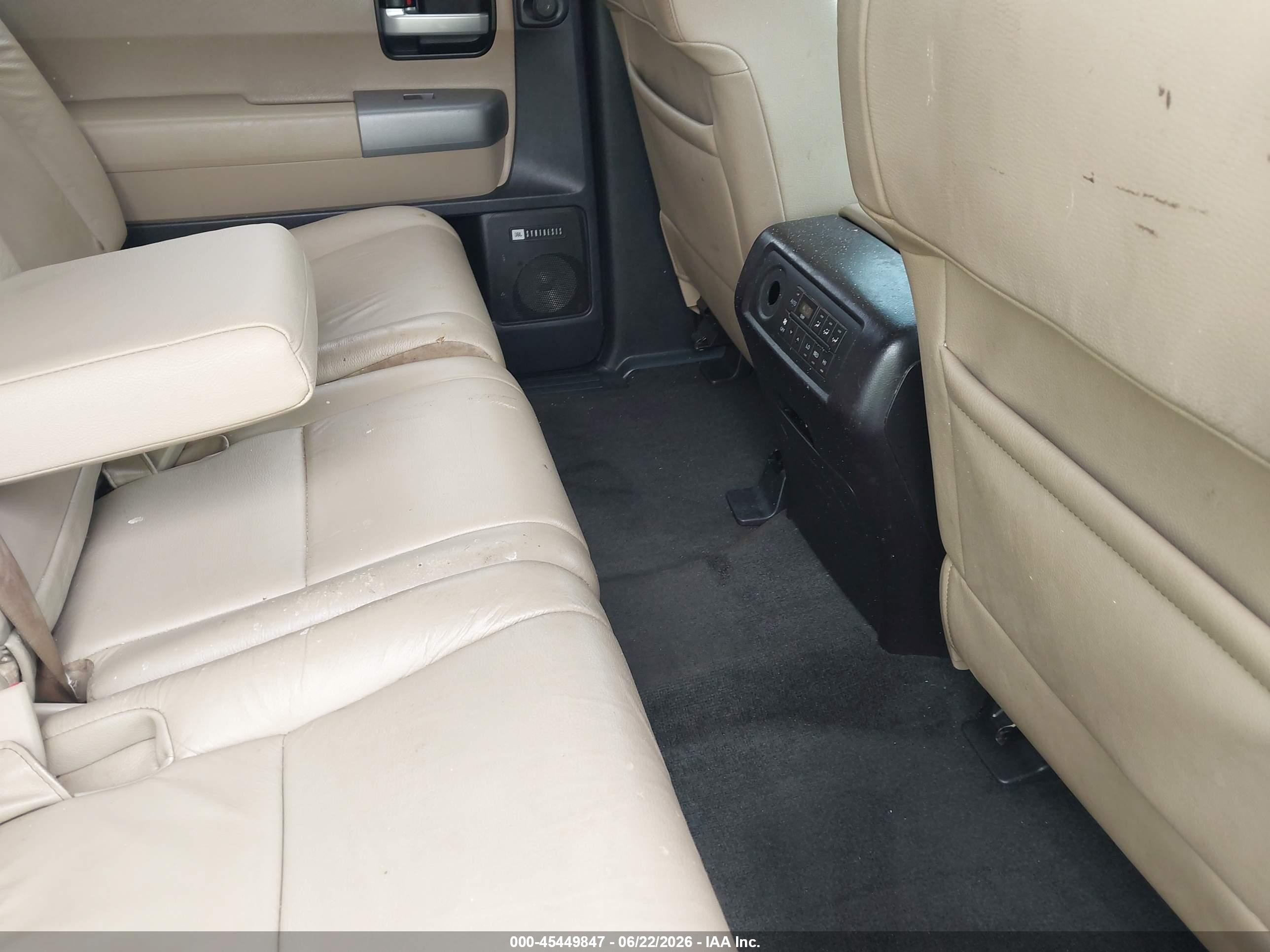 2015 Toyota Sequoia Limited 5.7l V8 White vin: 5TDKY5G12FS059666