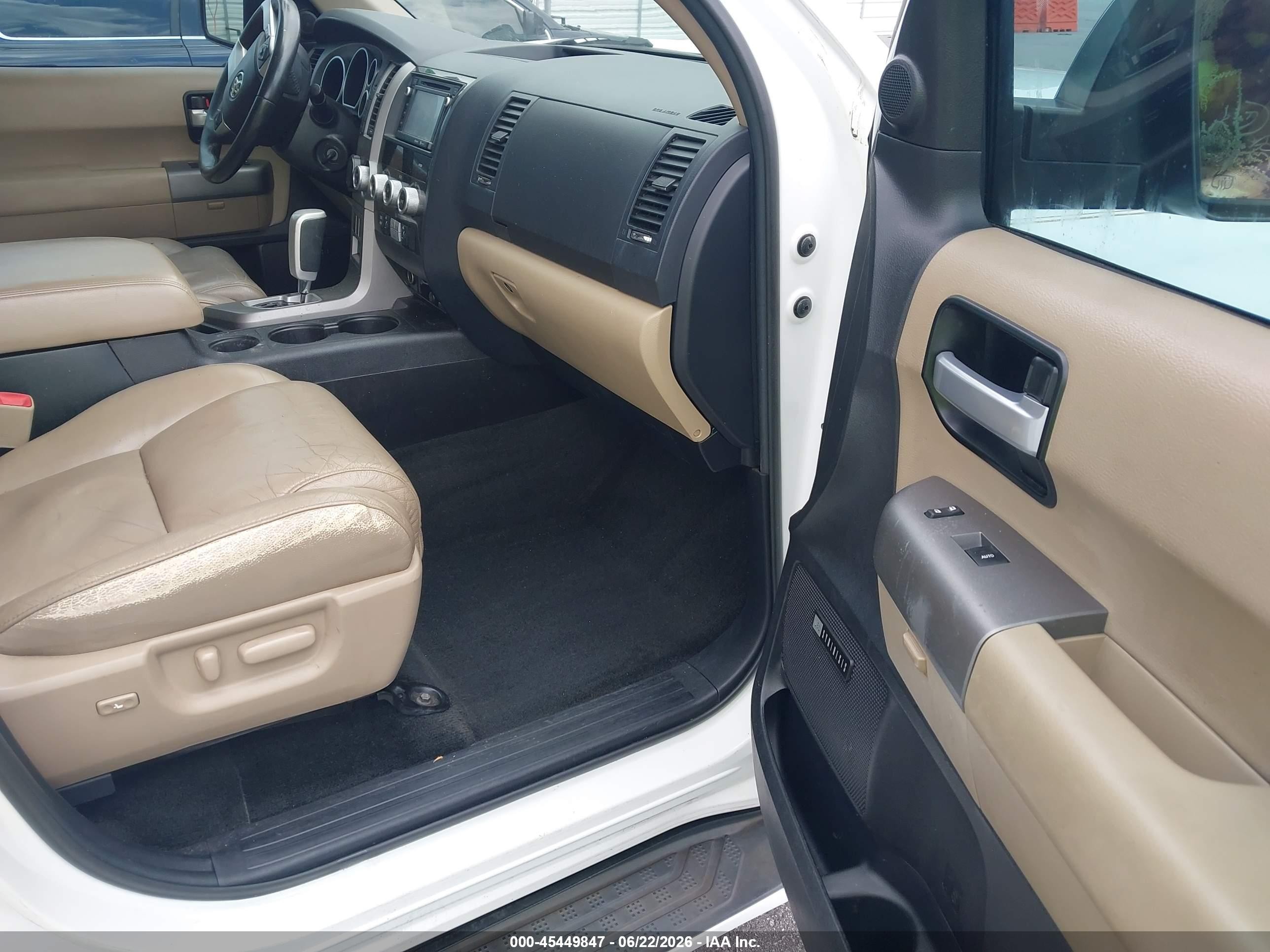 2015 Toyota Sequoia Limited 5.7l V8 White vin: 5TDKY5G12FS059666