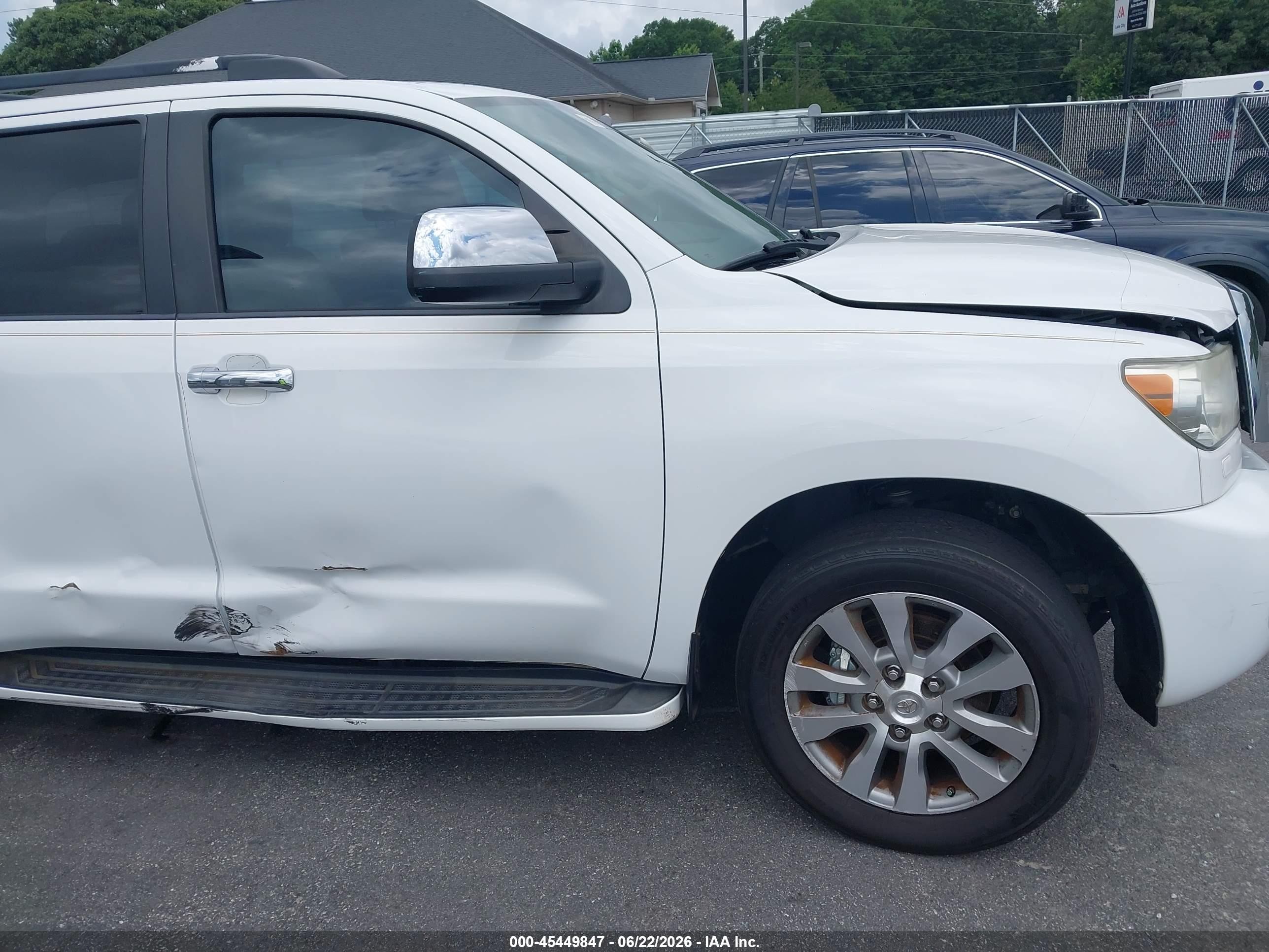 2015 Toyota Sequoia Limited 5.7l V8 White vin: 5TDKY5G12FS059666