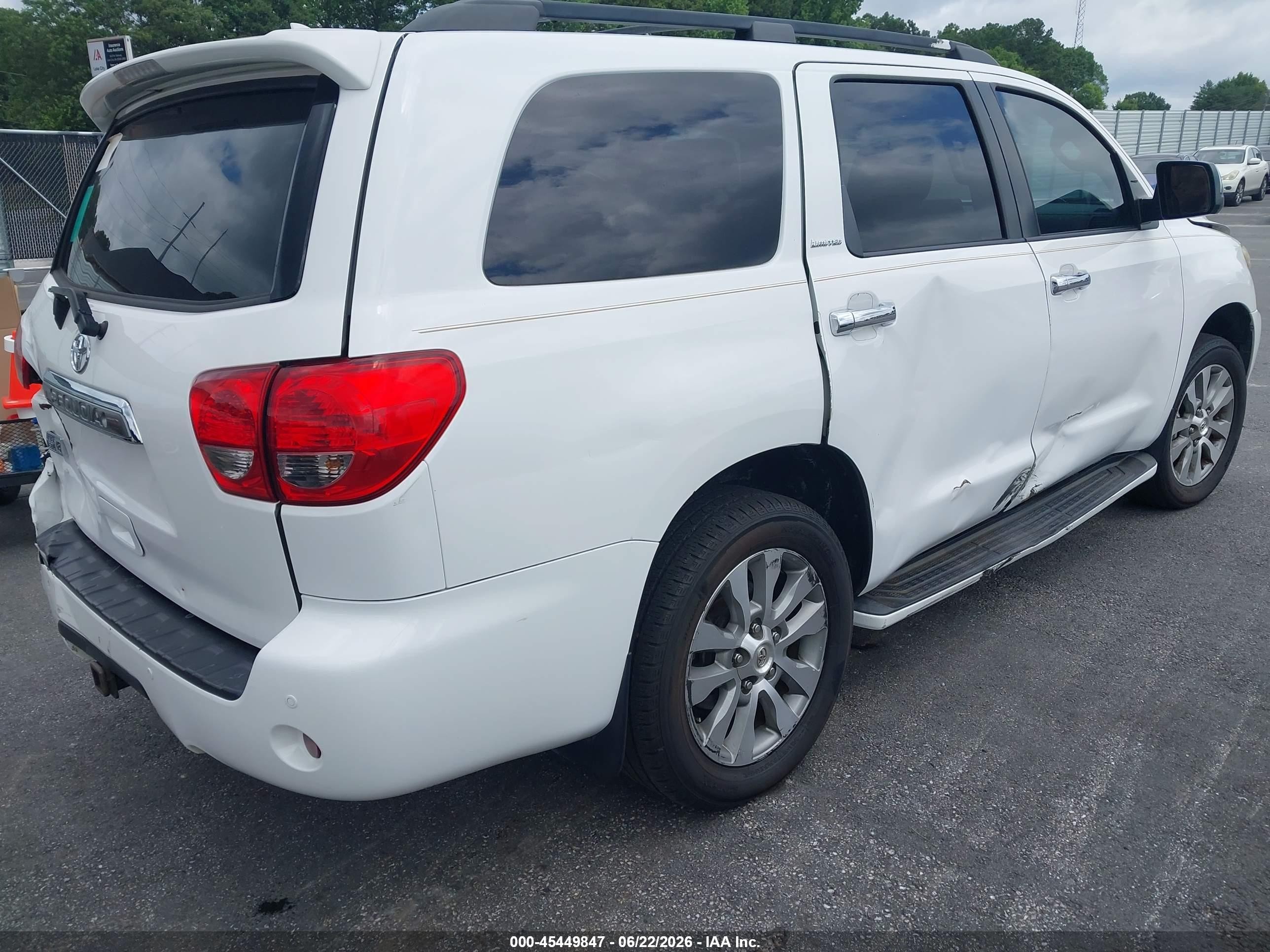 2015 Toyota Sequoia Limited 5.7l V8 White vin: 5TDKY5G12FS059666