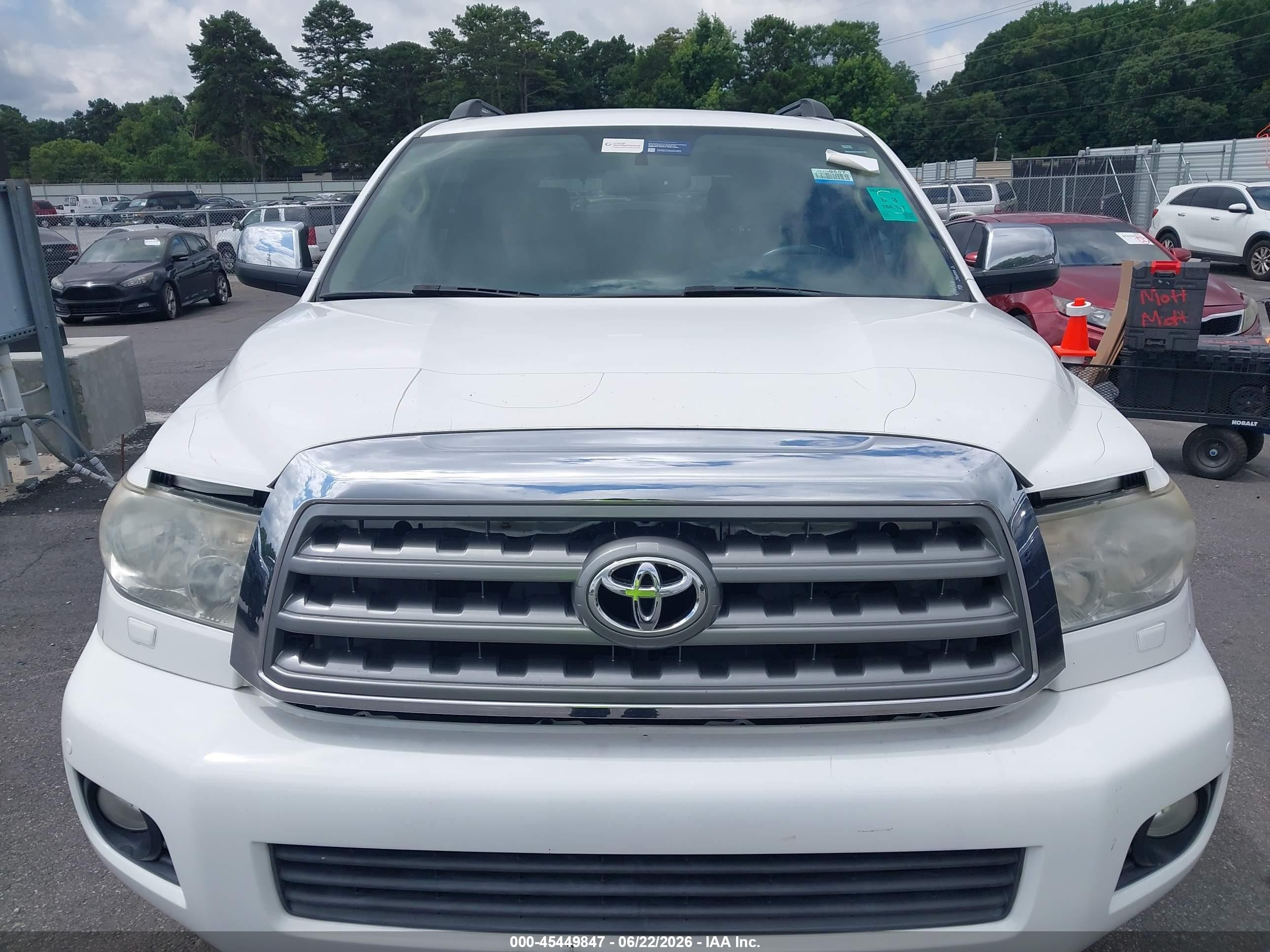 2015 Toyota Sequoia Limited 5.7l V8 White vin: 5TDKY5G12FS059666