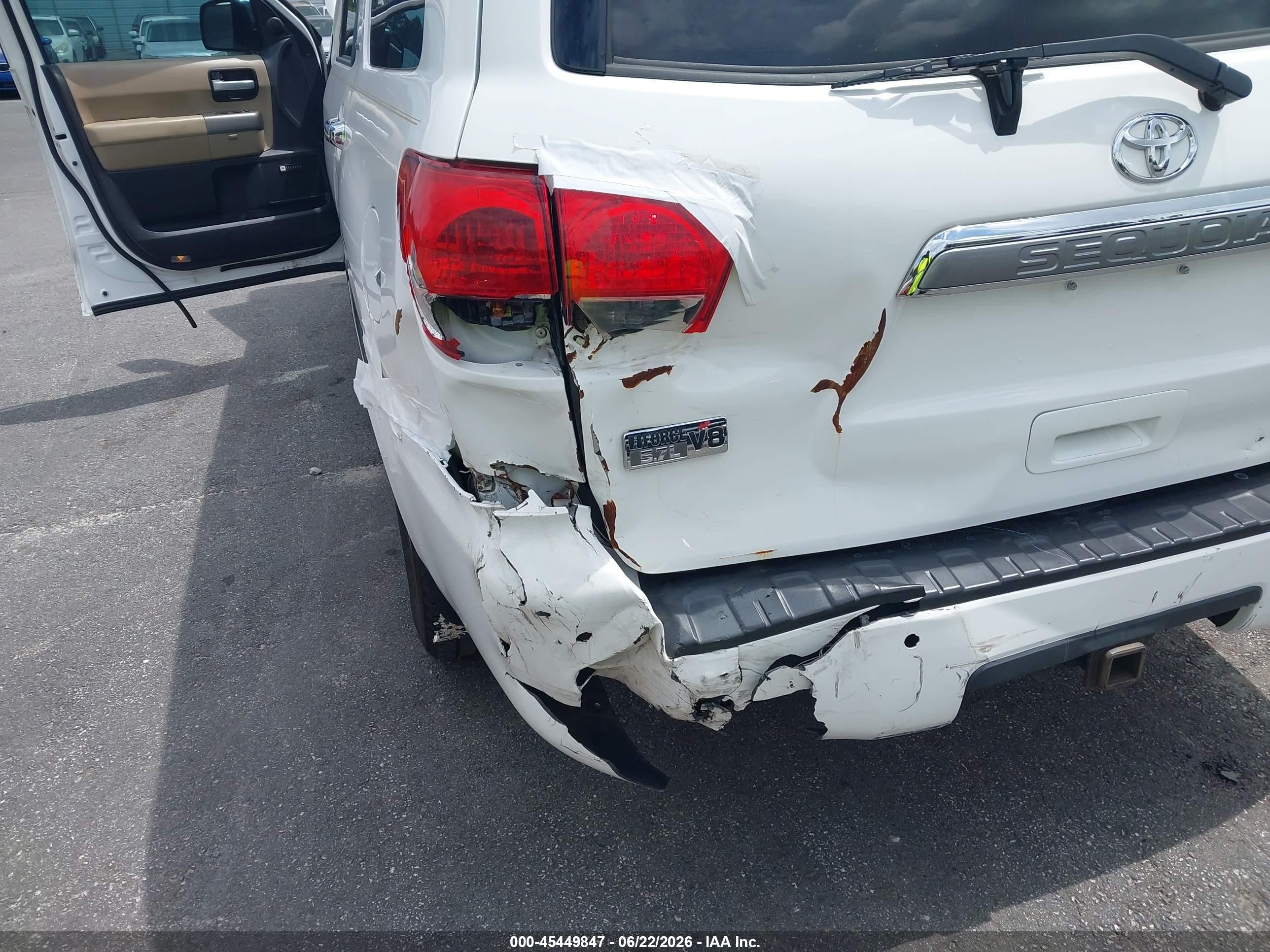 2015 Toyota Sequoia Limited 5.7l V8 White vin: 5TDKY5G12FS059666