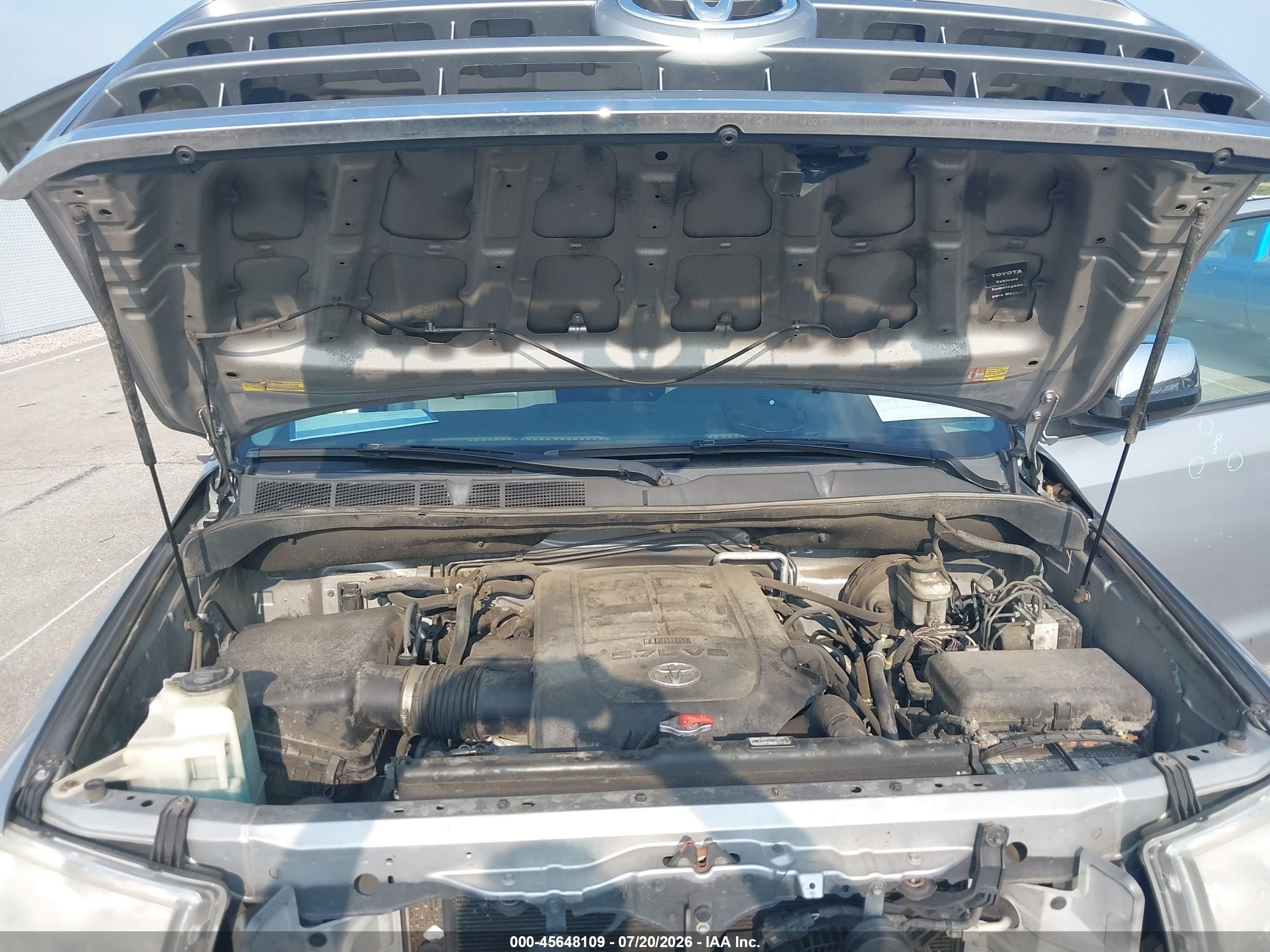 2014 Toyota Sequoia Limited 5.7l V8 Silver vin: 5TDKY5G15ES052015