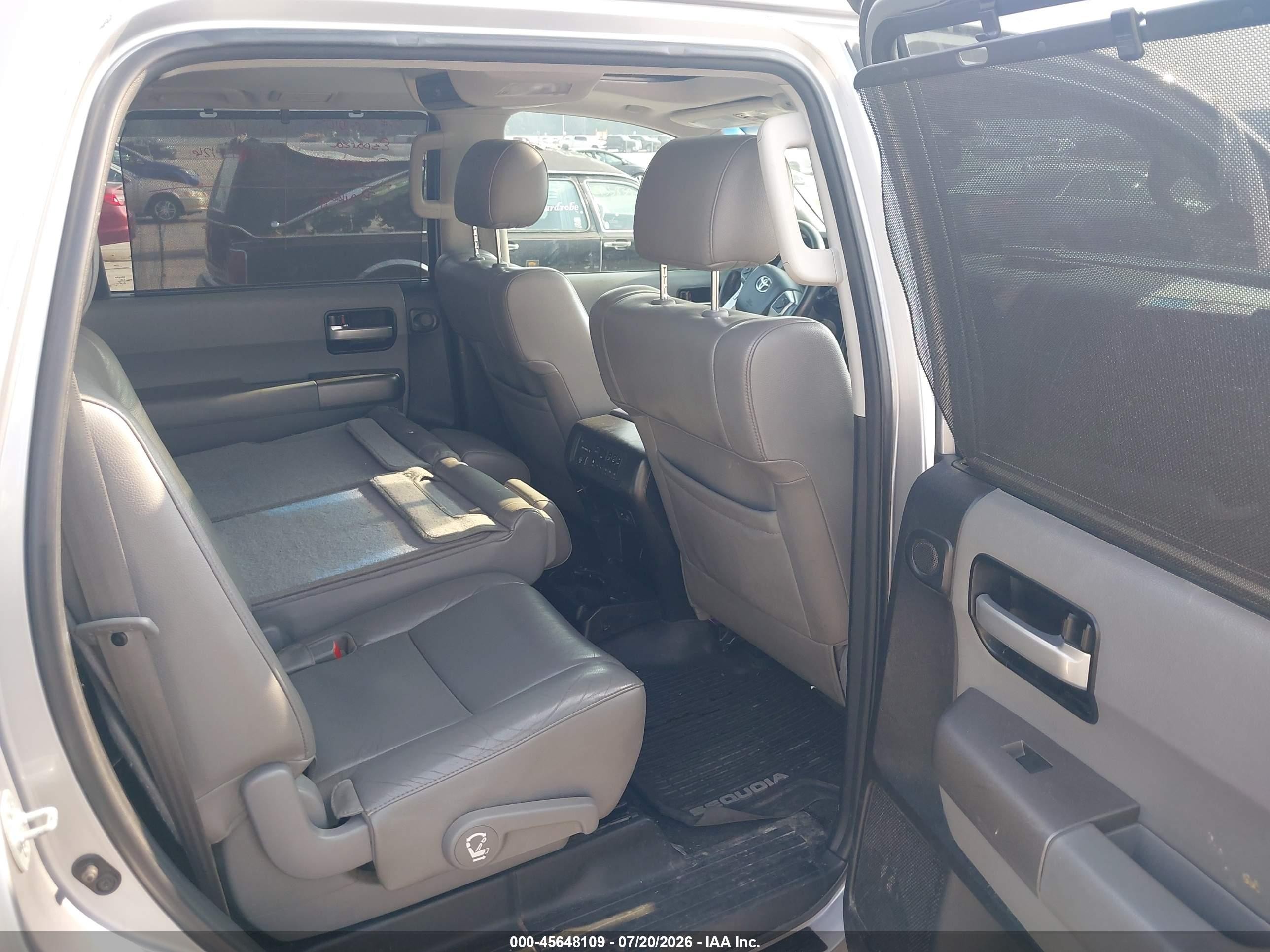 2014 Toyota Sequoia Limited 5.7l V8 Silver vin: 5TDKY5G15ES052015