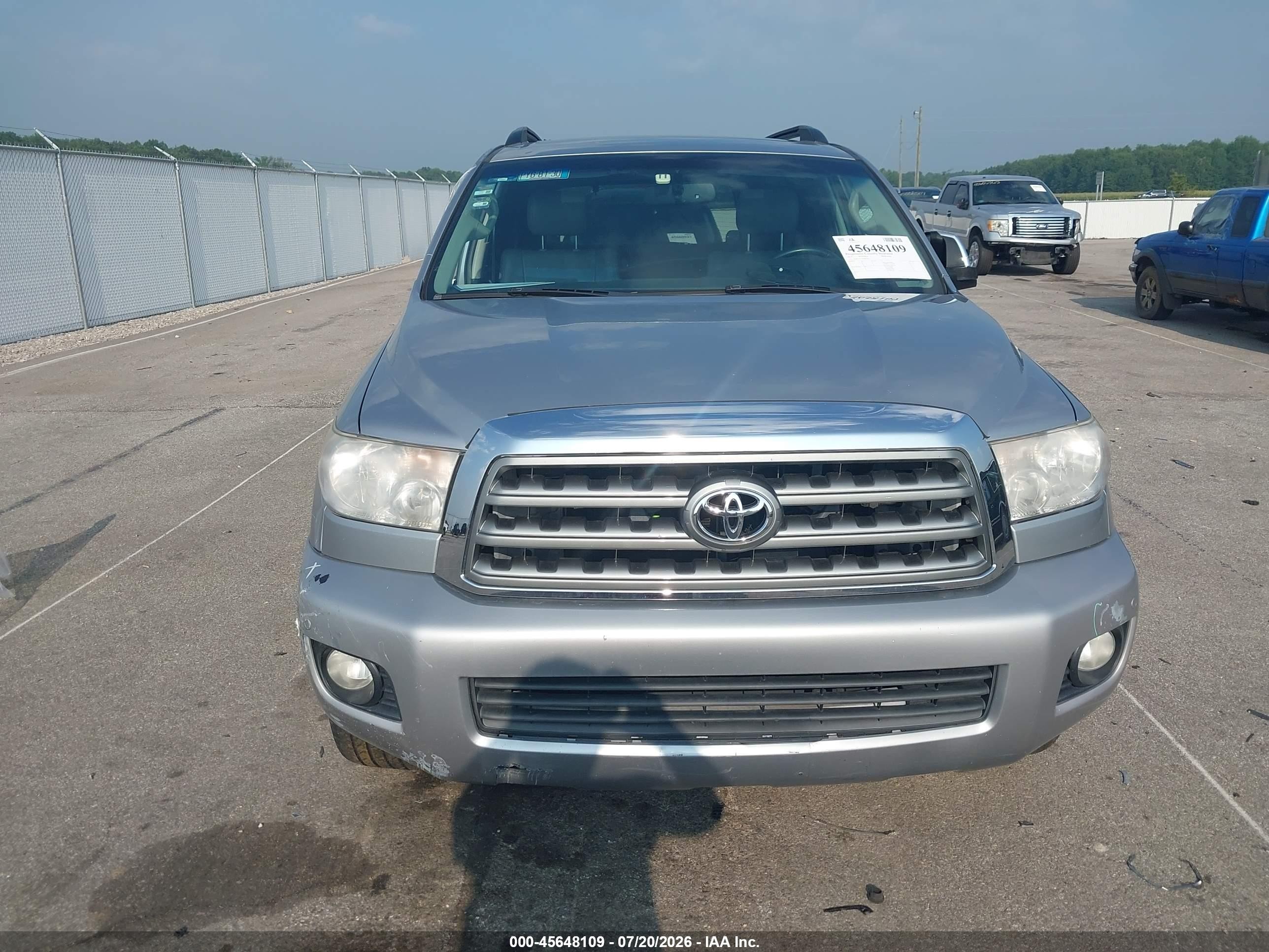 2014 Toyota Sequoia Limited 5.7l V8 Silver vin: 5TDKY5G15ES052015