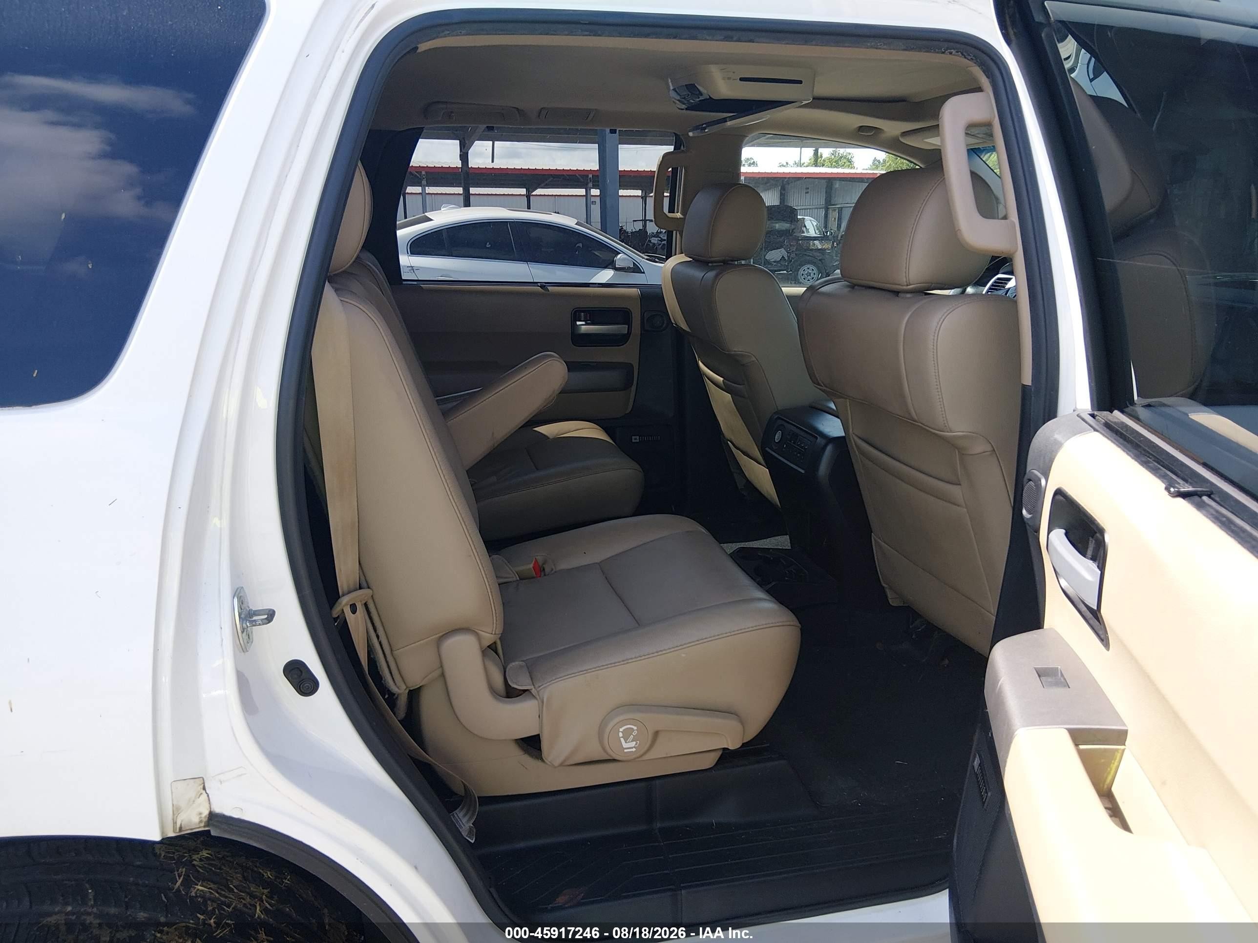 2014 Toyota Sequoia Limited 5.7l V8 White vin: 5TDKY5G15ES054301