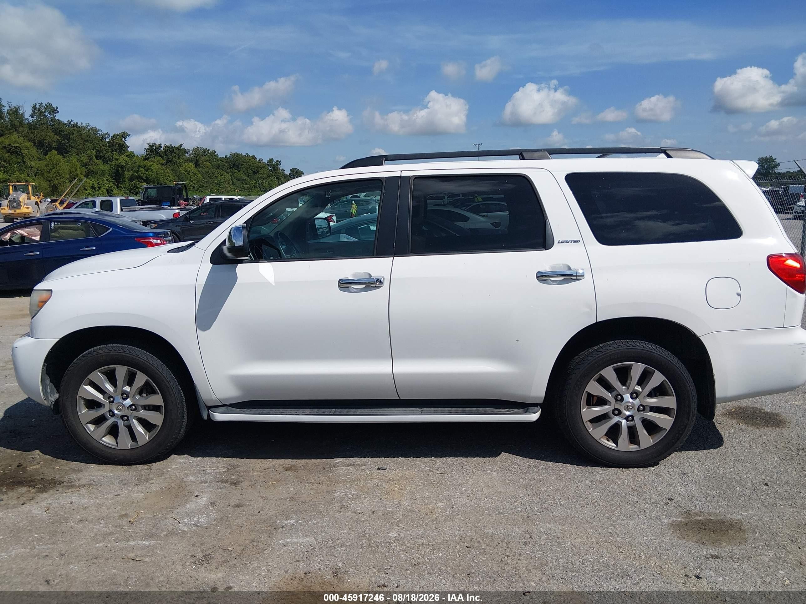 2014 Toyota Sequoia Limited 5.7l V8 White vin: 5TDKY5G15ES054301