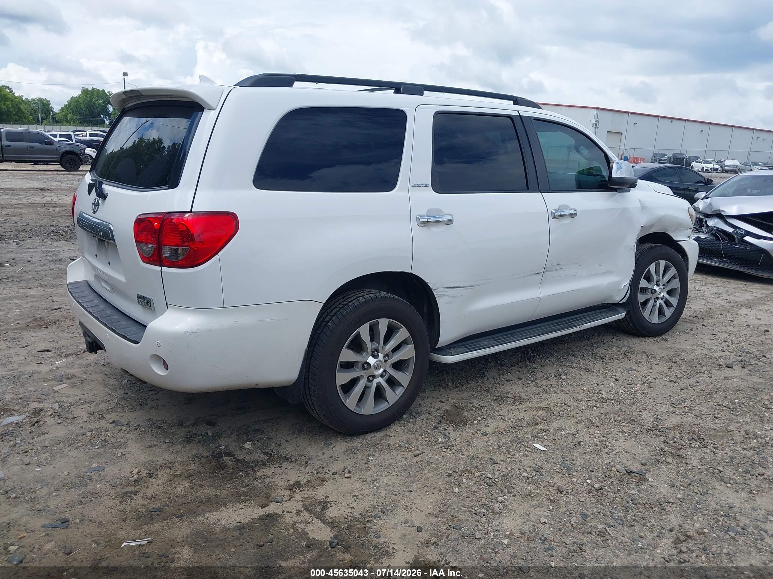 2014 Toyota Sequoia Limited/limited 5.7l V8 White vin: 5TDKY5G15ES054346