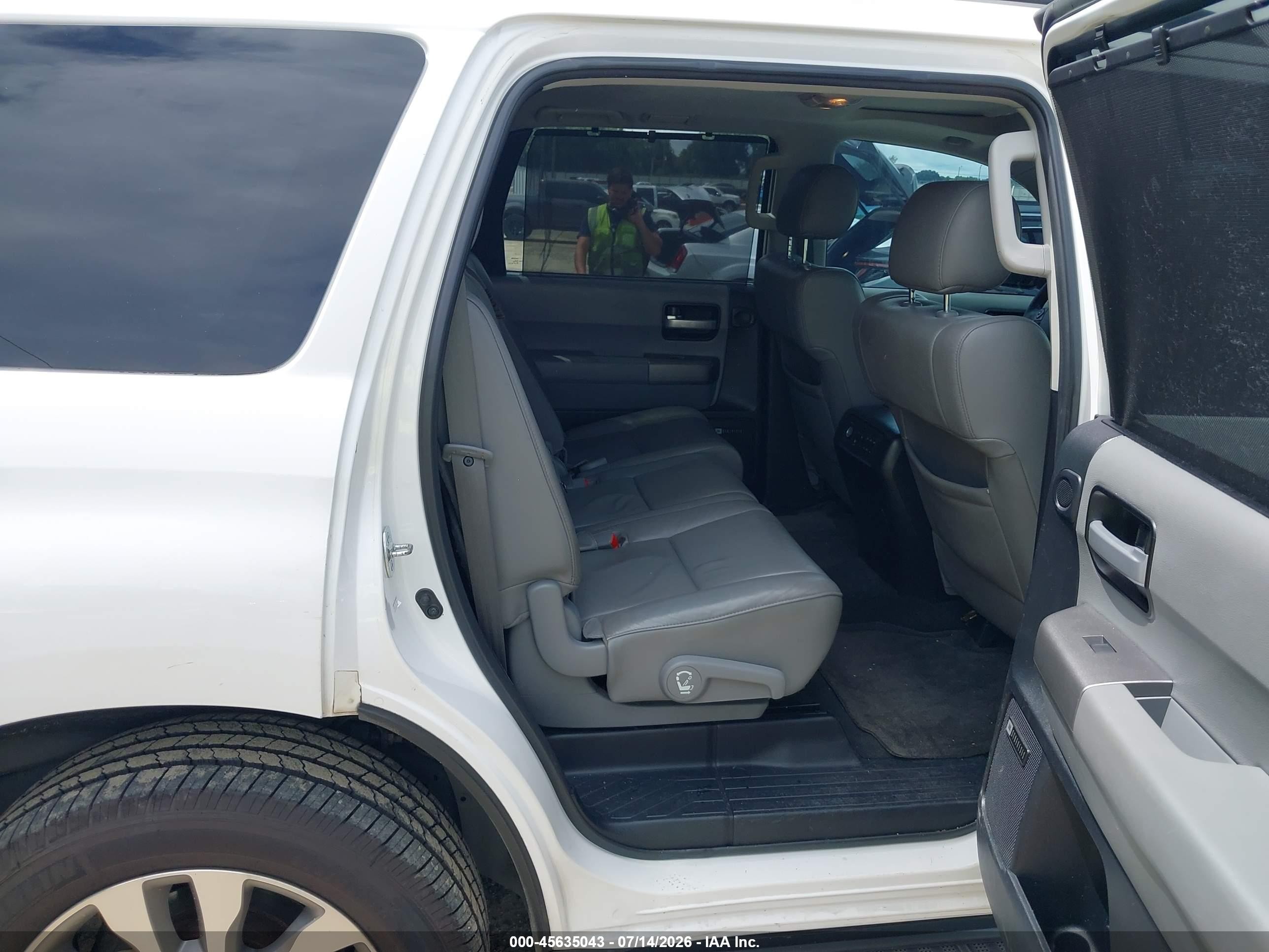 2014 Toyota Sequoia Limited/limited 5.7l V8 White vin: 5TDKY5G15ES054346