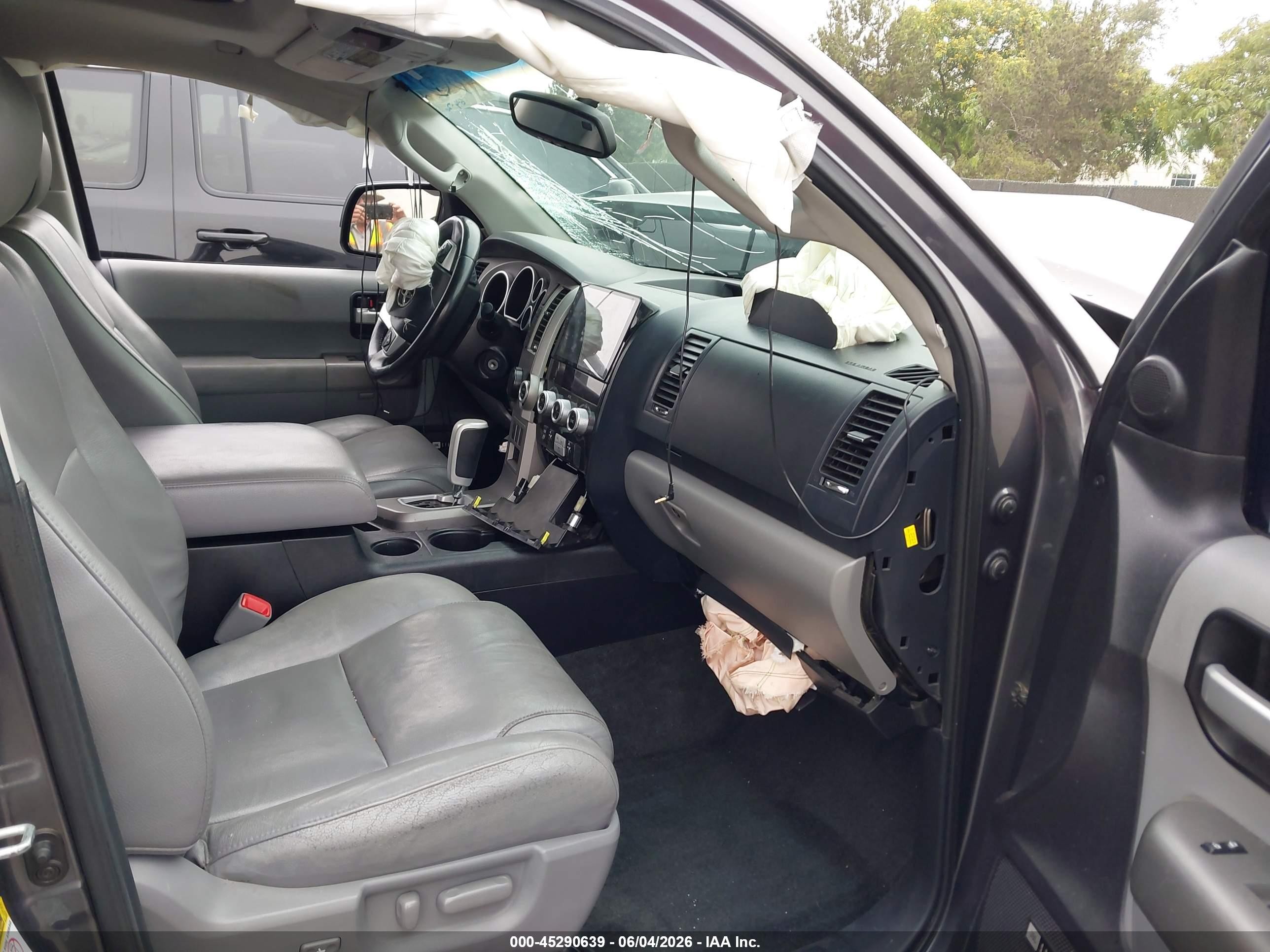 2014 Toyota Sequoia Limited 5.7l V8 Gray vin: 5TDKY5G16ES050340