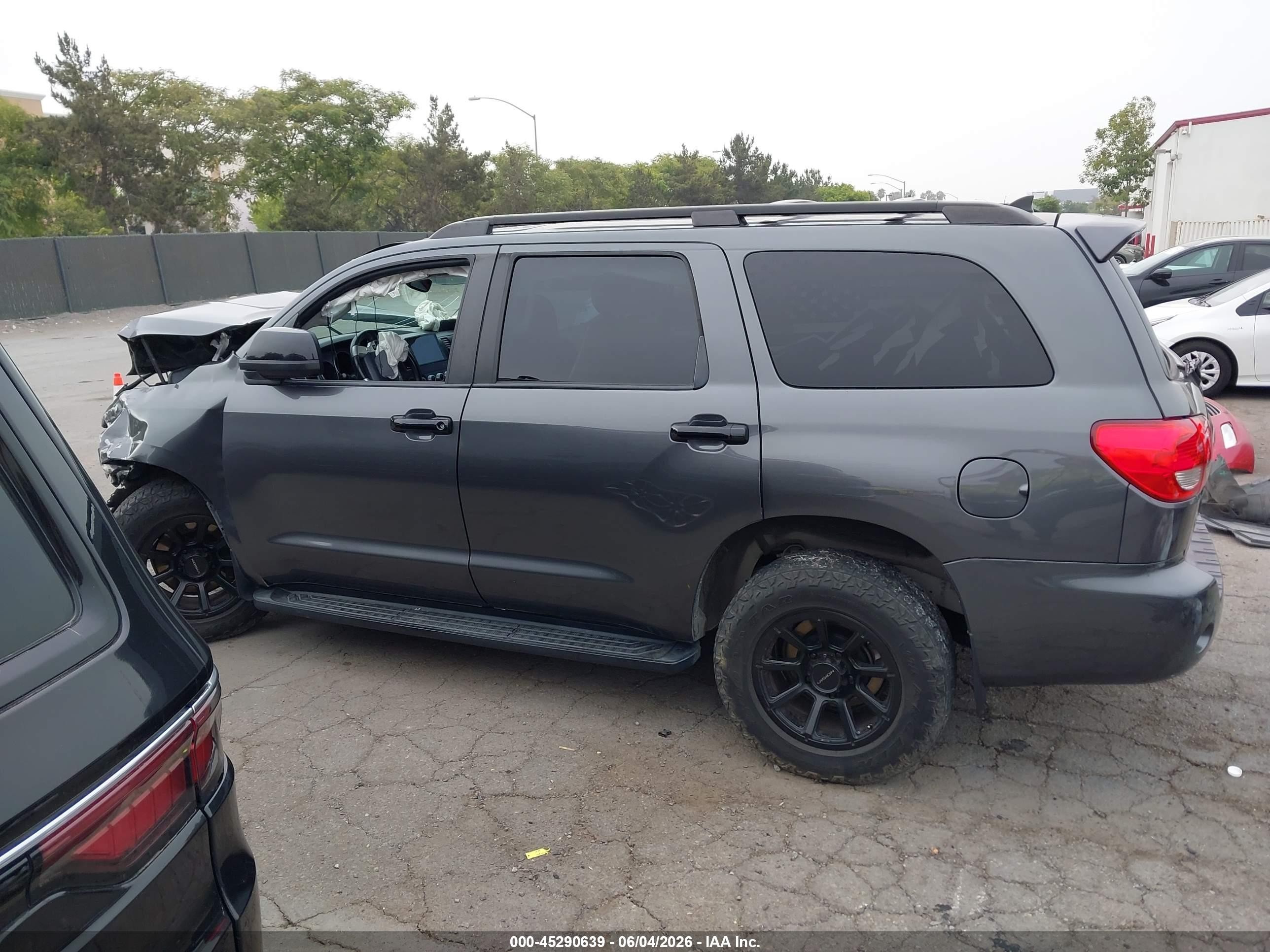 2014 Toyota Sequoia Limited 5.7l V8 Gray vin: 5TDKY5G16ES050340