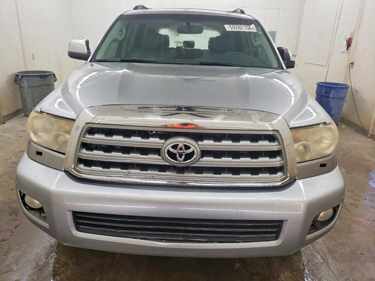 2015 Toyota Sequoia Limited Silver vin: 5TDKY5G18FS055931