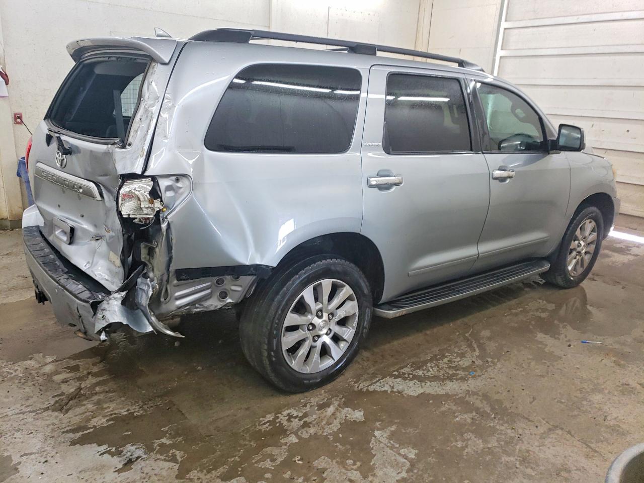 2015 Toyota Sequoia Limited Silver vin: 5TDKY5G18FS055931