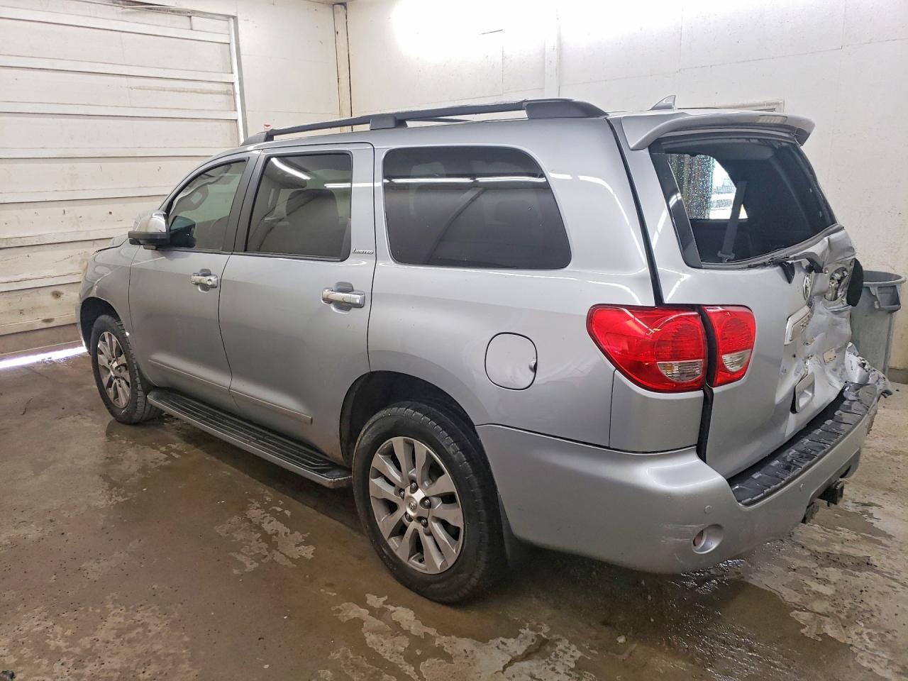 2015 Toyota Sequoia Limited Silver vin: 5TDKY5G18FS055931