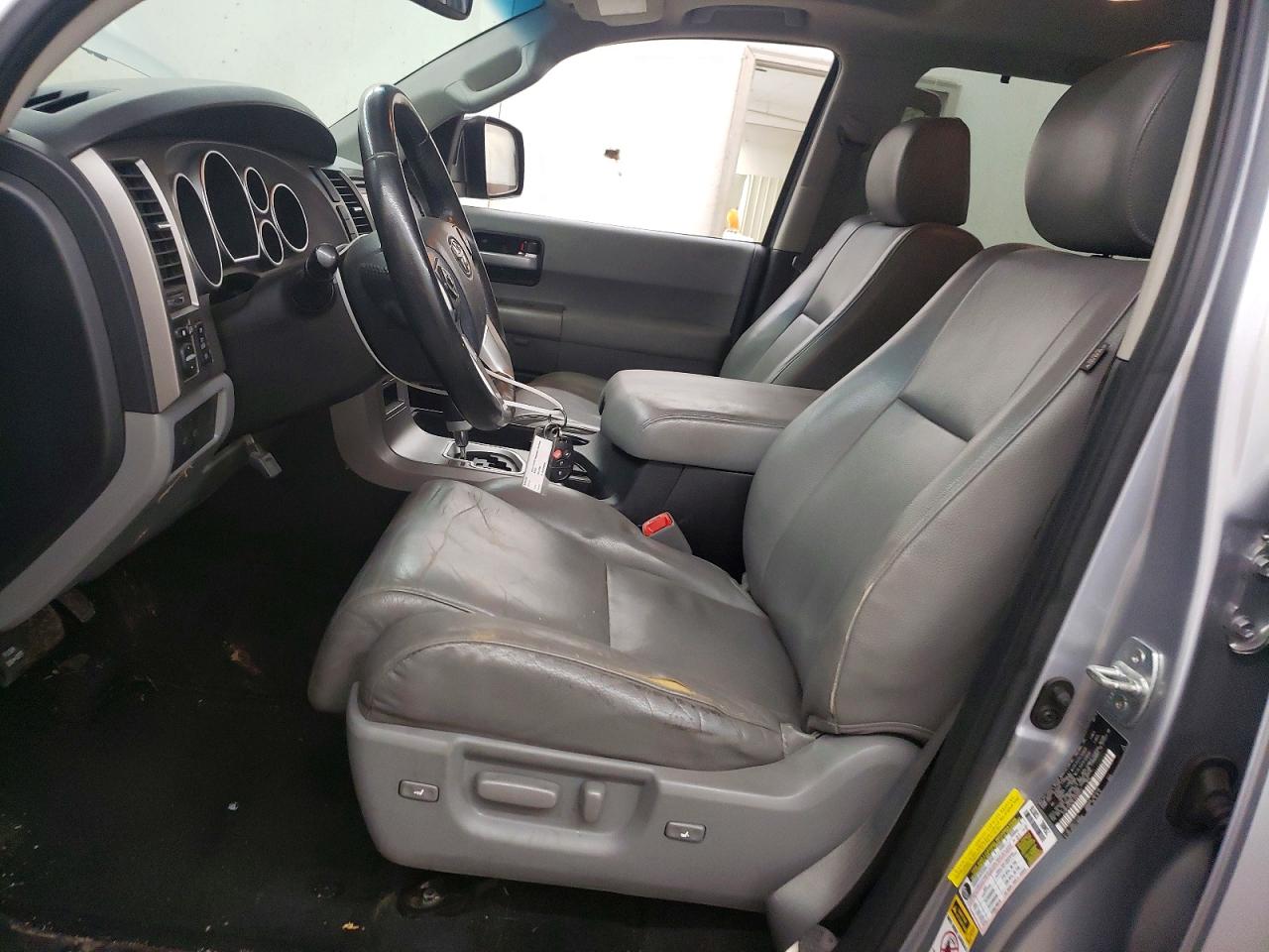 2015 Toyota Sequoia Limited Silver vin: 5TDKY5G18FS055931
