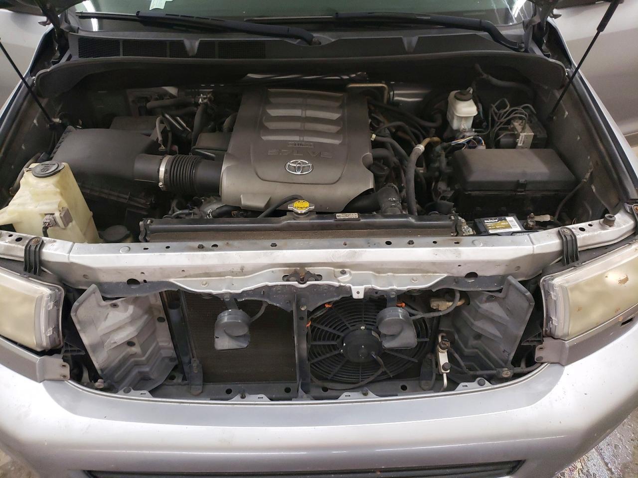 2015 Toyota Sequoia Limited Silver vin: 5TDKY5G18FS055931