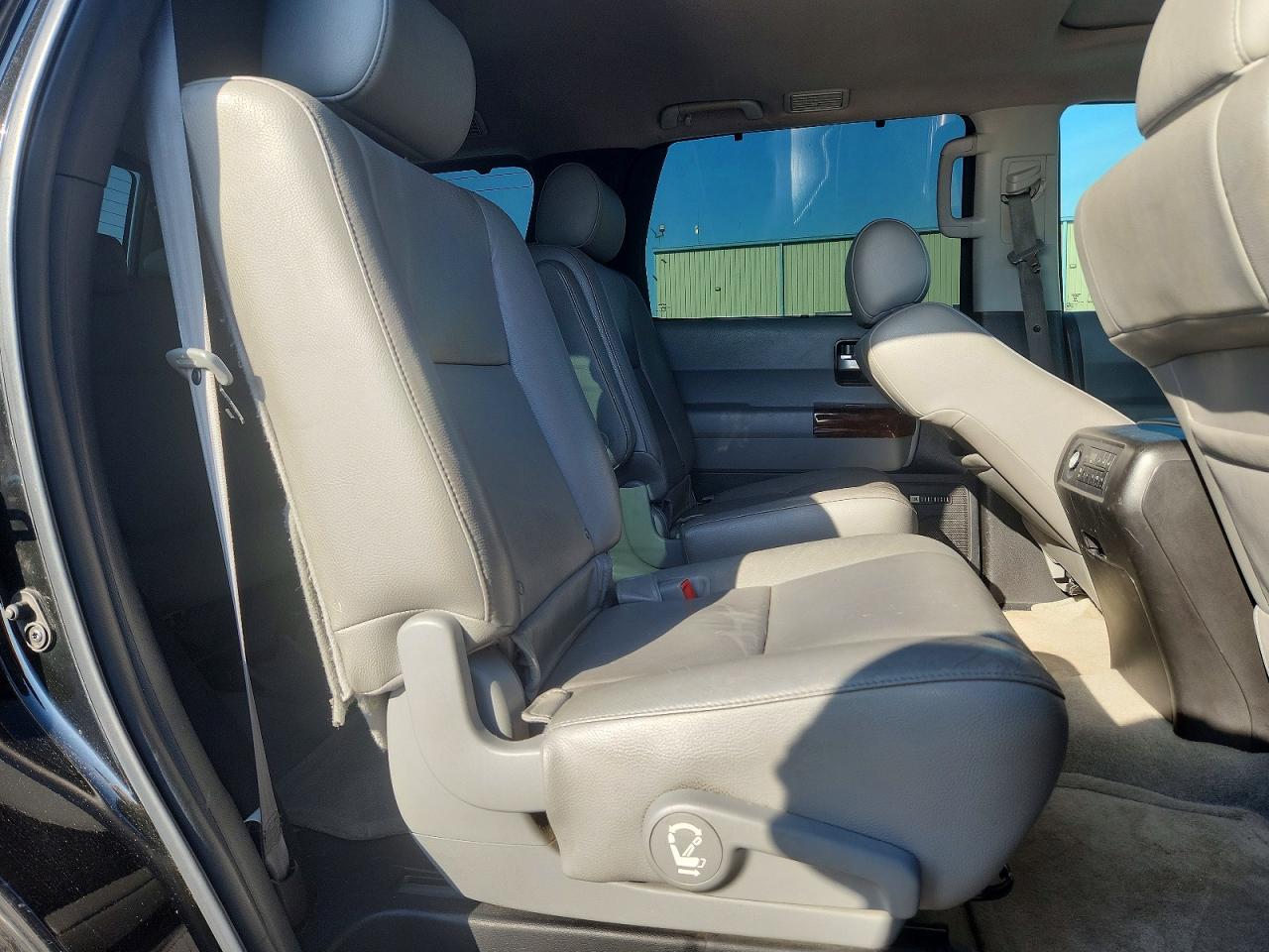 2011 Toyota Sequoia Limited Черный vin: 5TDKY5G1XBS031124