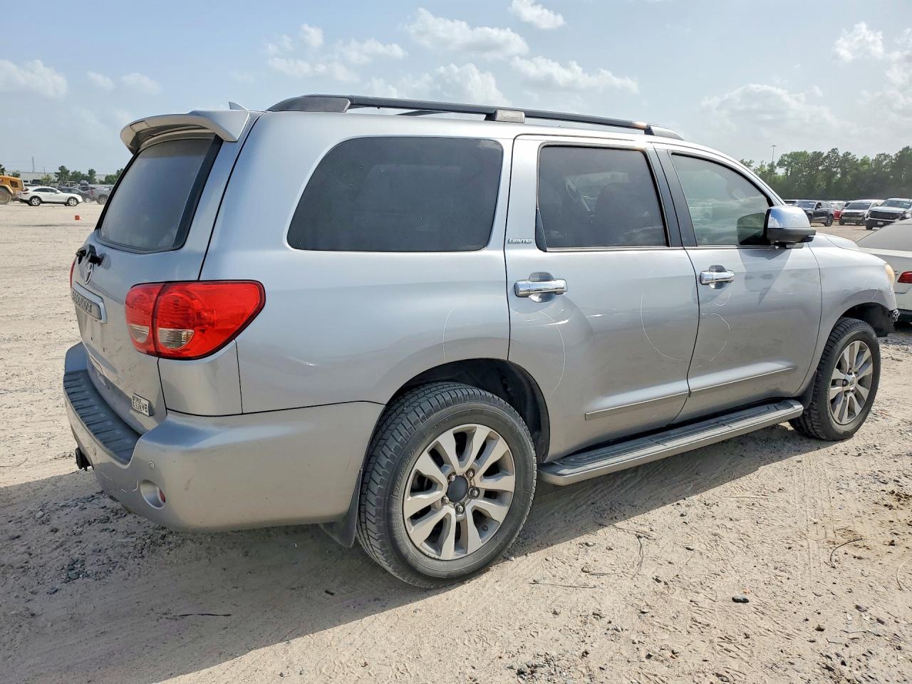 2013 Toyota Sequoia Limited Серебряный vin: 5TDKY5G1XDS048105
