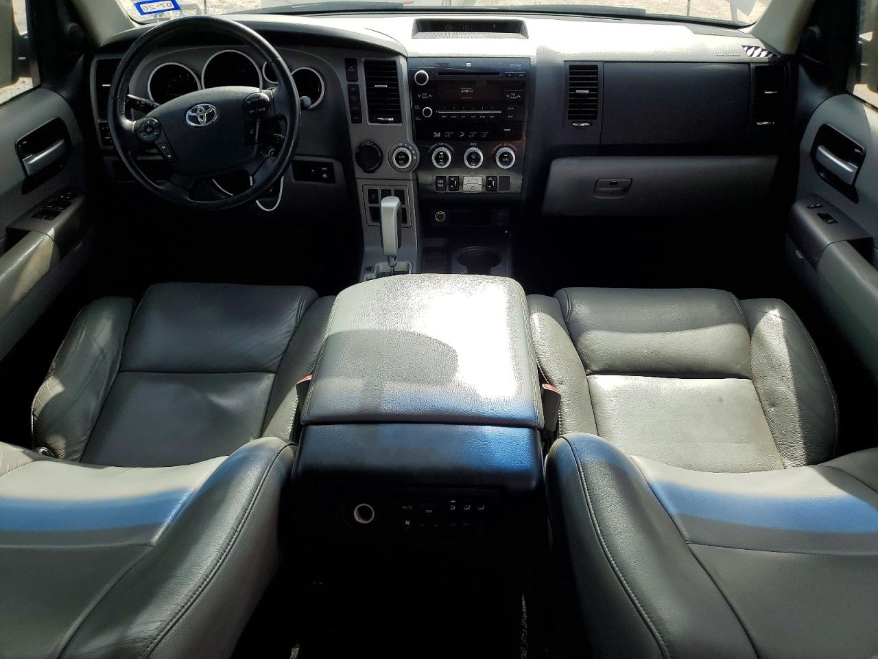 2013 Toyota Sequoia Limited Серебряный vin: 5TDKY5G1XDS048105