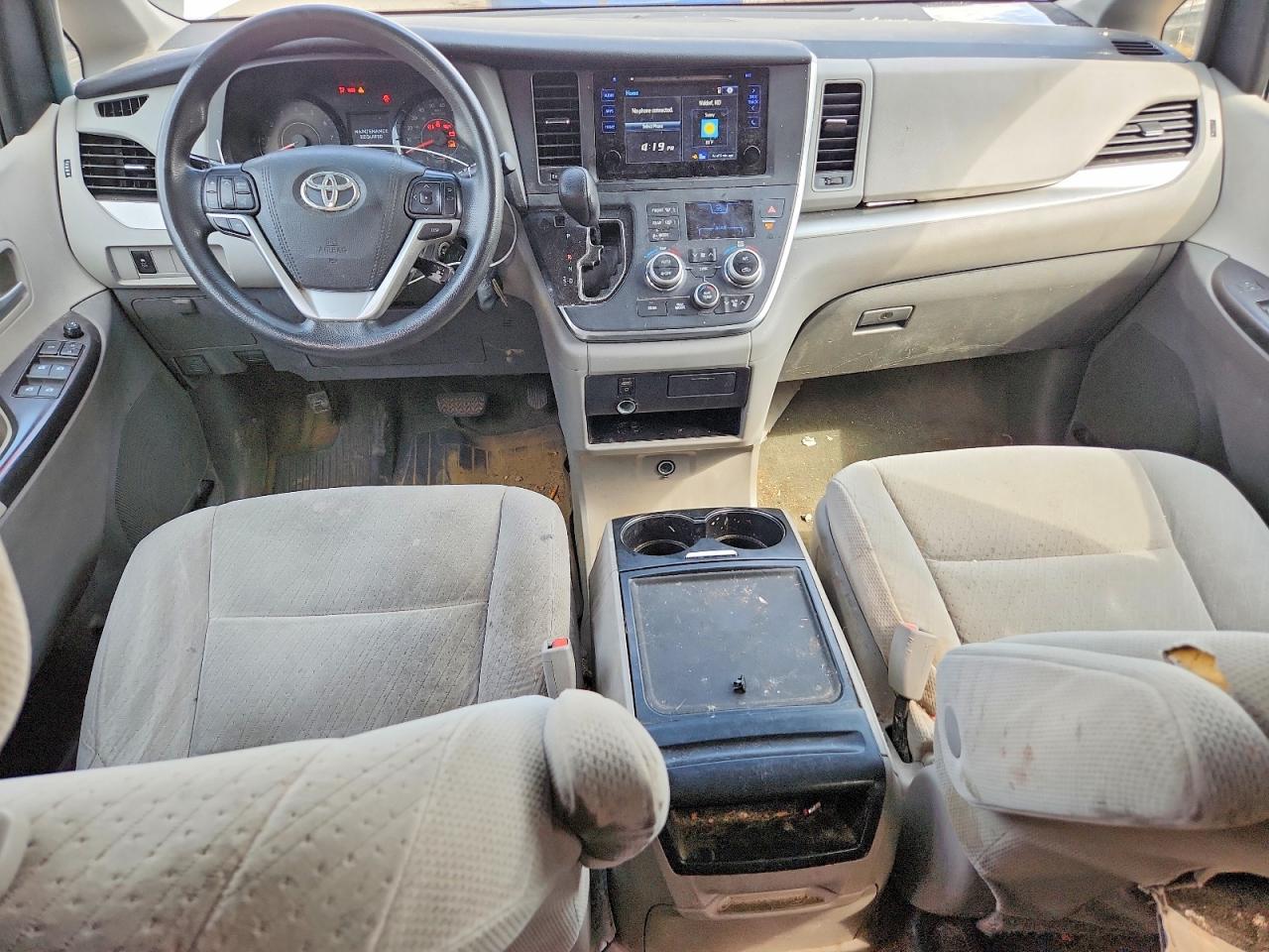 2017 Toyota Sienna Le White vin: 5TDKZ3DC1HS867971