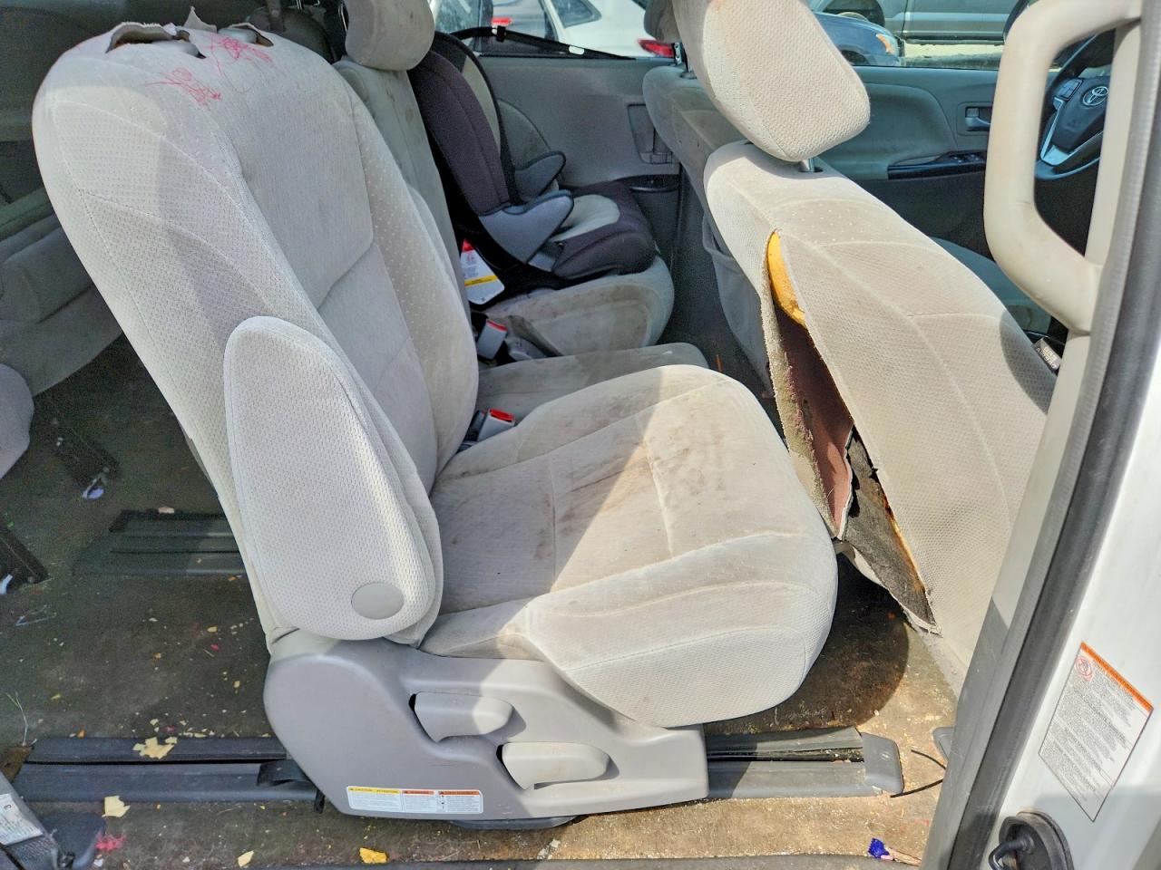 2017 Toyota Sienna Le White vin: 5TDKZ3DC1HS867971