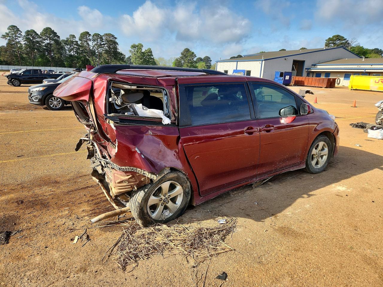 2019 Toyt Sienna Maroon vin: 5TDKZ3DC2KS003115