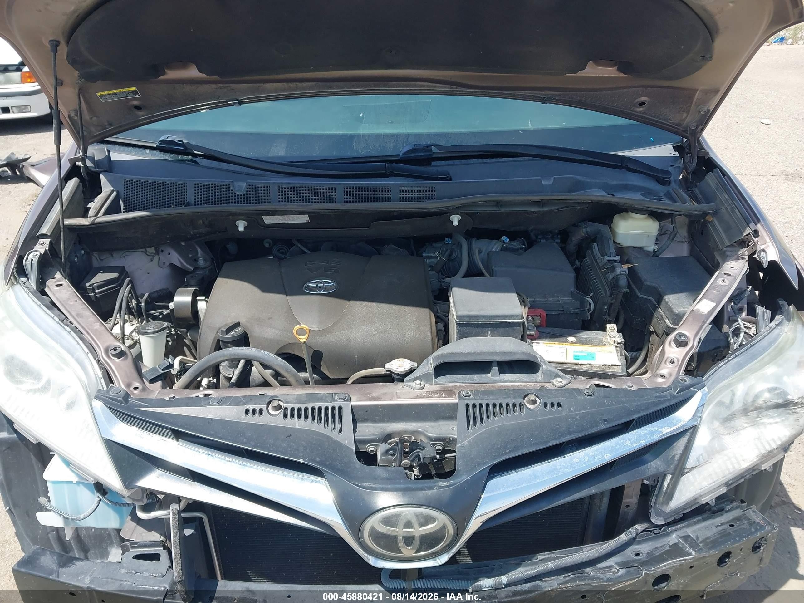 2018 Toyota Sienna Le 8 Passenger Коричневый vin: 5TDKZ3DC3JS933295