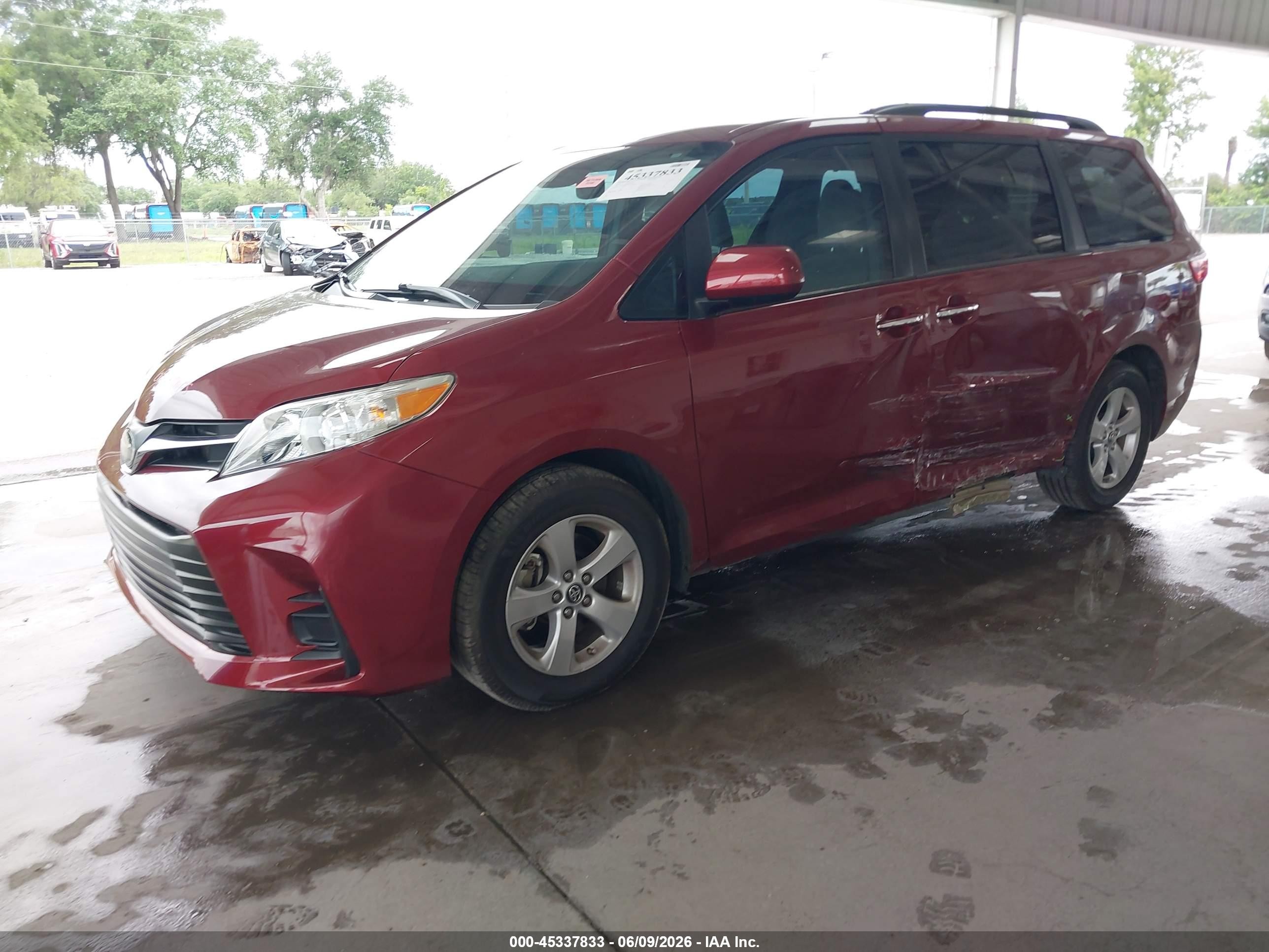 2019 Toyota Sienna Le 8 Passenger Red vin: 5TDKZ3DC6KS973064