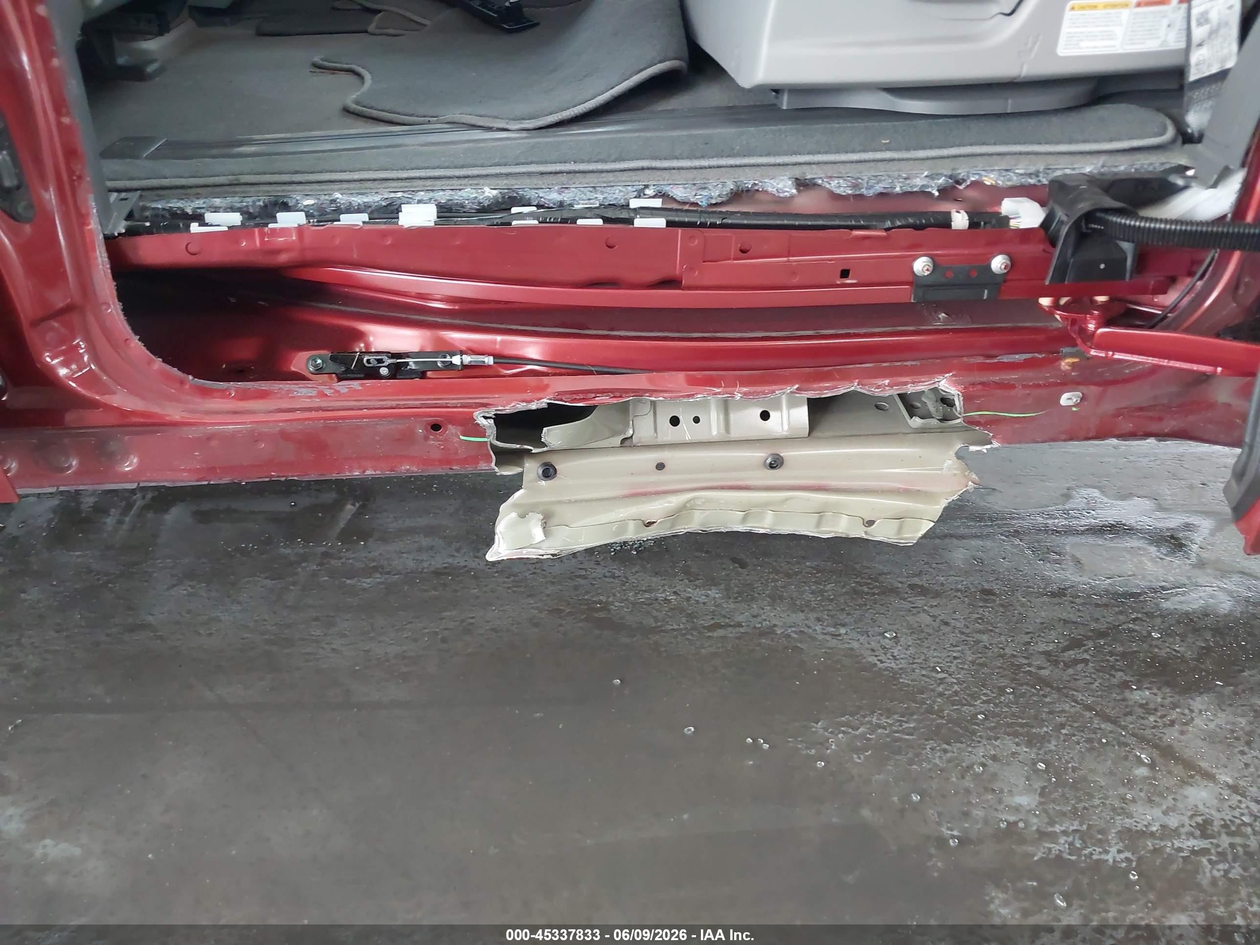 2019 Toyota Sienna Le 8 Passenger Red vin: 5TDKZ3DC6KS973064