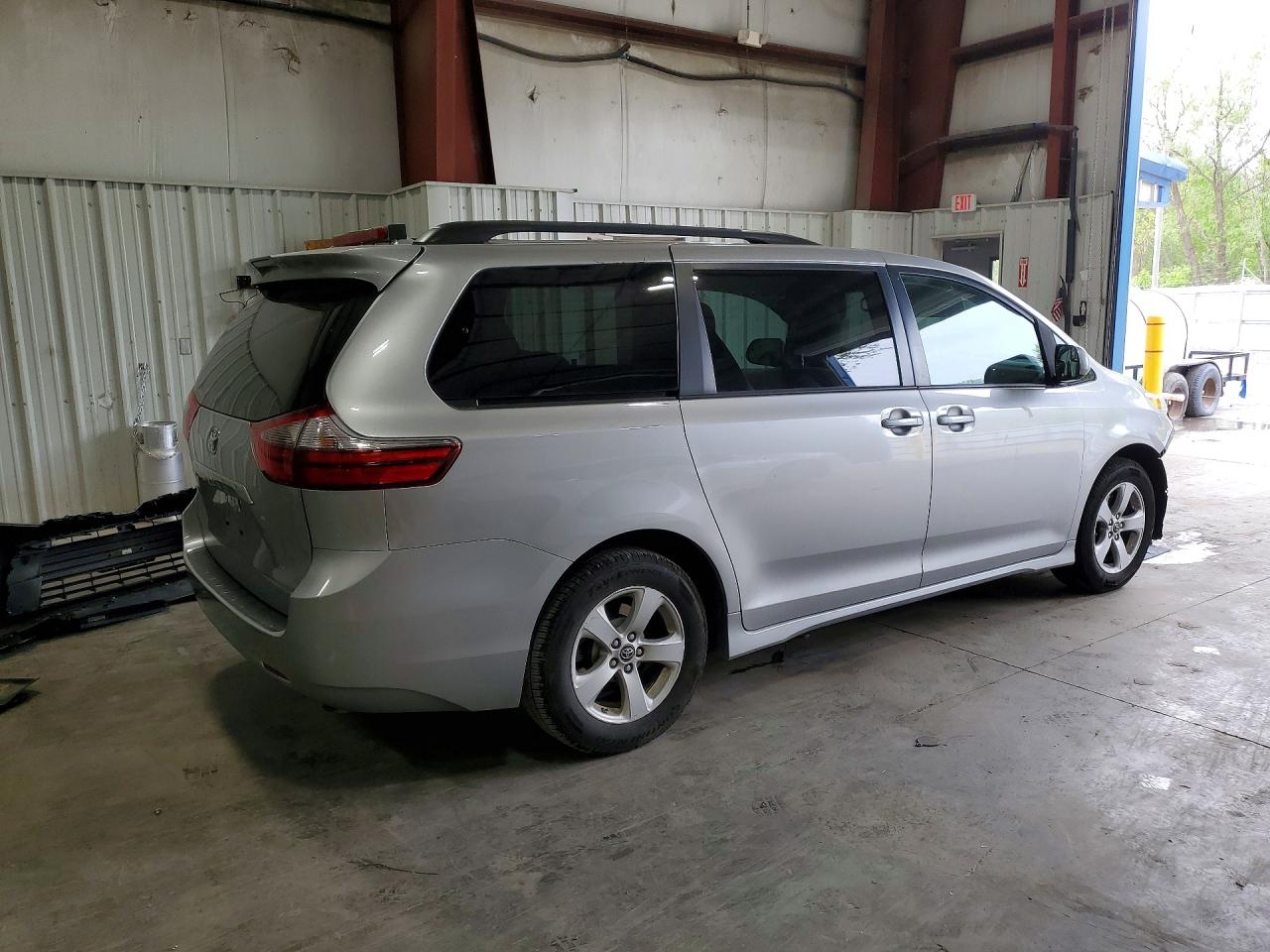 2020 Toyota Sienna Le,ce Серебряный vin: 5TDKZ3DC6LS052755
