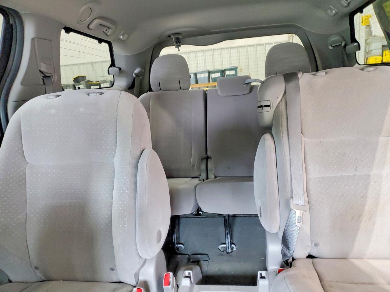 2020 Toyota Sienna Le,ce Серебряный vin: 5TDKZ3DC6LS052755