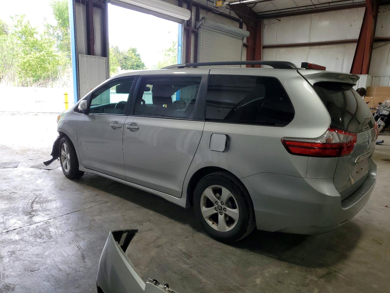 2020 Toyota Sienna Le,ce Серебряный vin: 5TDKZ3DC6LS052755