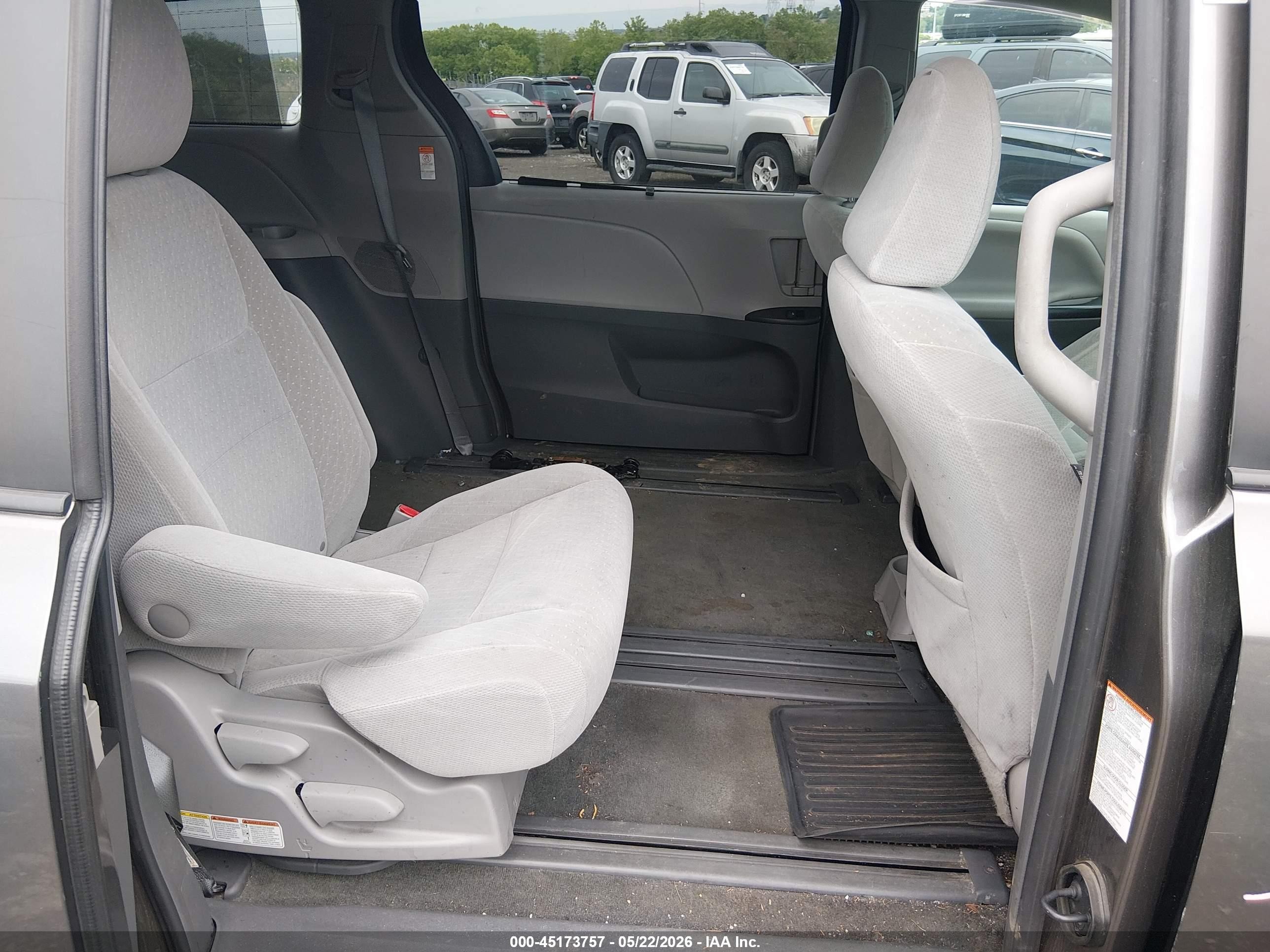 2017 Toyota Sienna Le 8 Passenger Gray vin: 5TDKZ3DC7HS862449