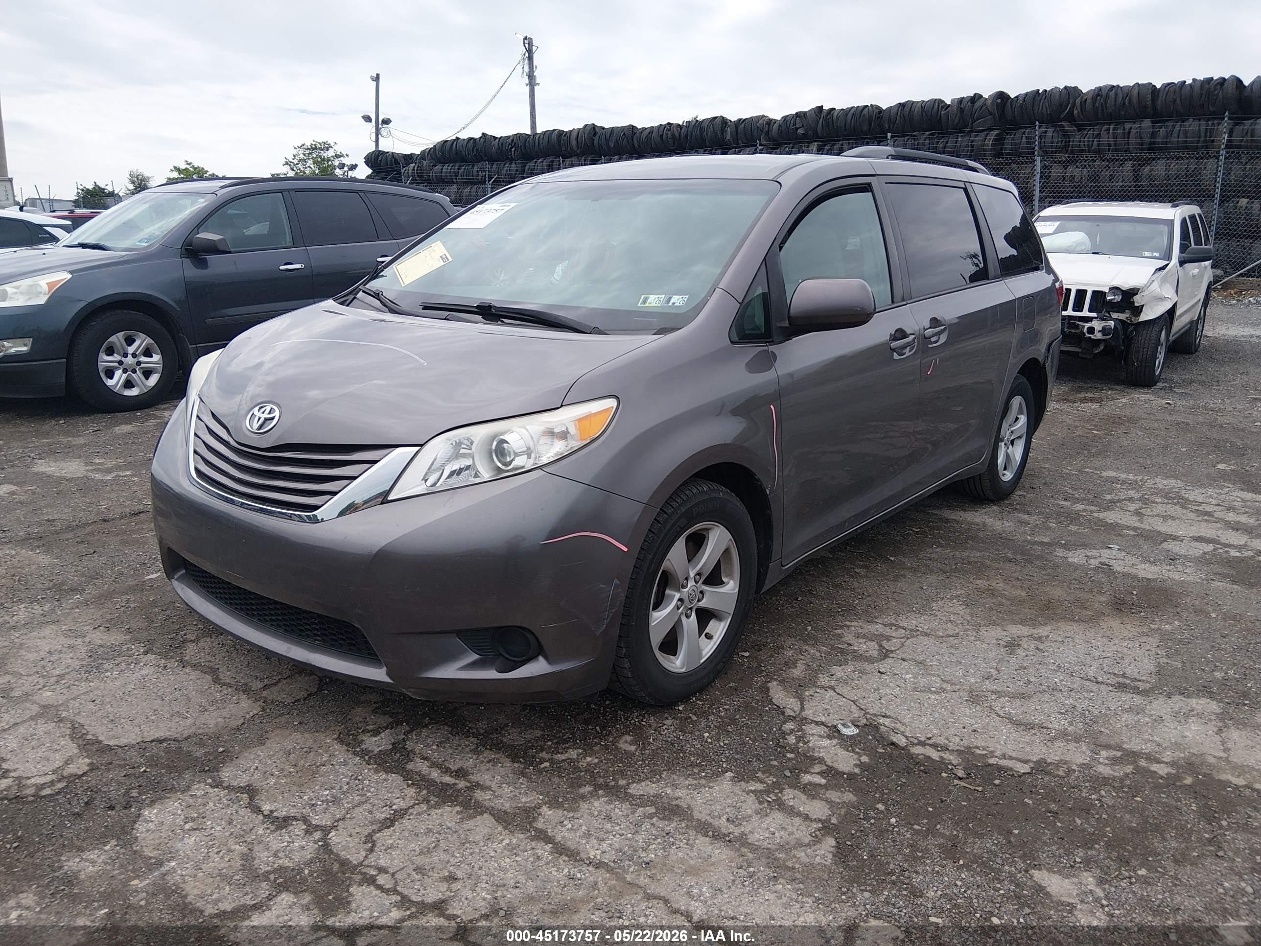2017 Toyota Sienna Le 8 Passenger Gray vin: 5TDKZ3DC7HS862449