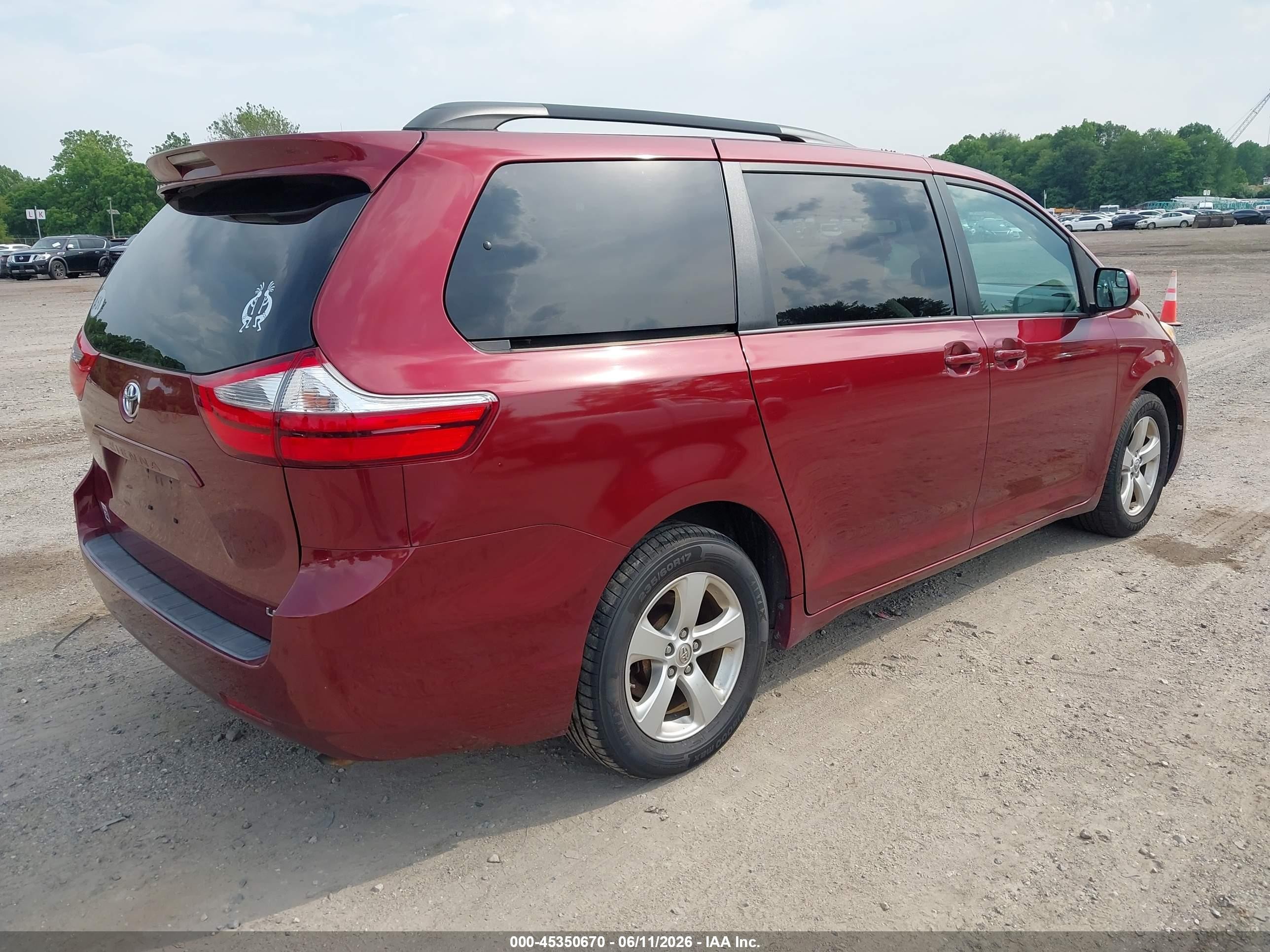 2017 Toyota Sienna Le 8 Passenger Red vin: 5TDKZ3DC9HS876692