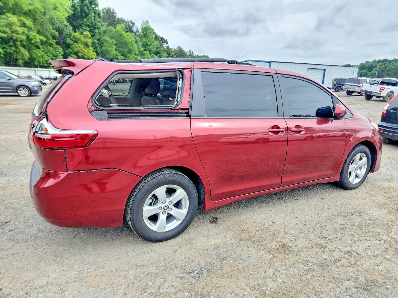 2020 Toyota Sienna Le Темно-бордовый vin: 5TDKZ3DC9LS086219