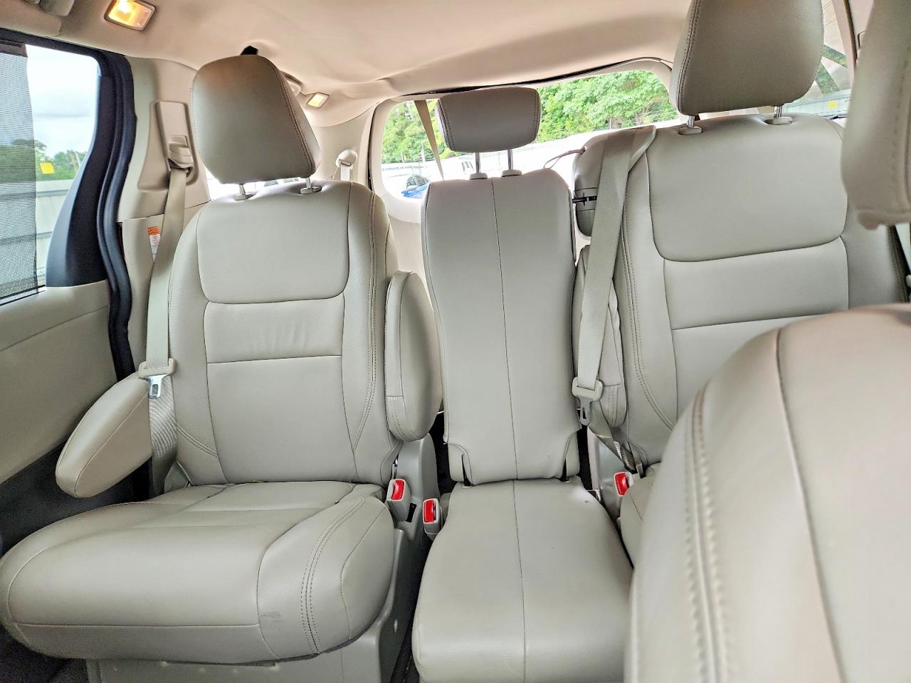 2020 Toyota Sienna Le Темно-бордовый vin: 5TDKZ3DC9LS086219